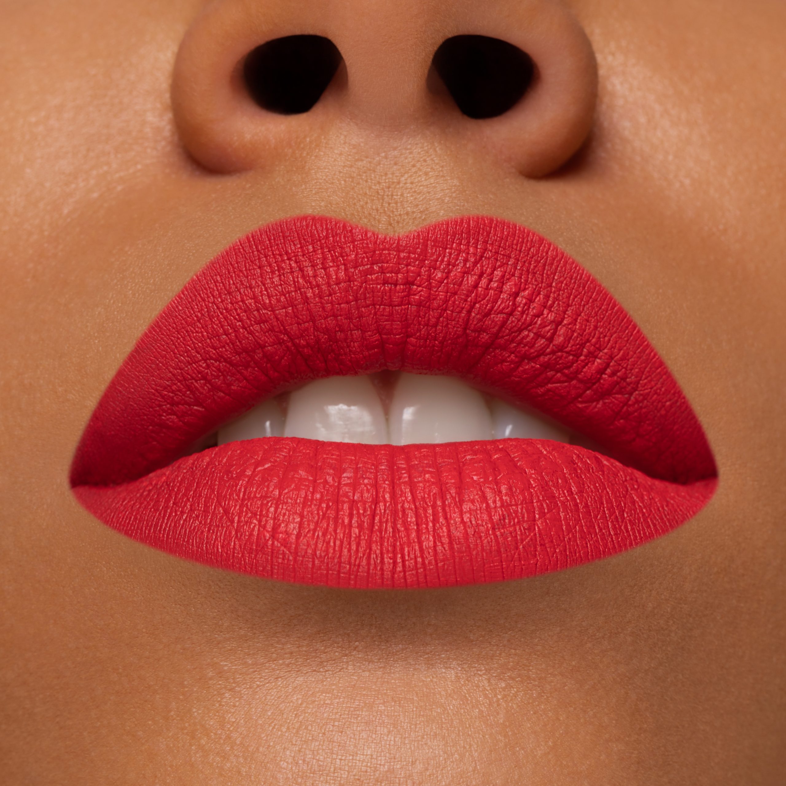 Cliomakeup-rossetto-liquido-spritzante-liquidlove-6-pelle-scura-light-skin