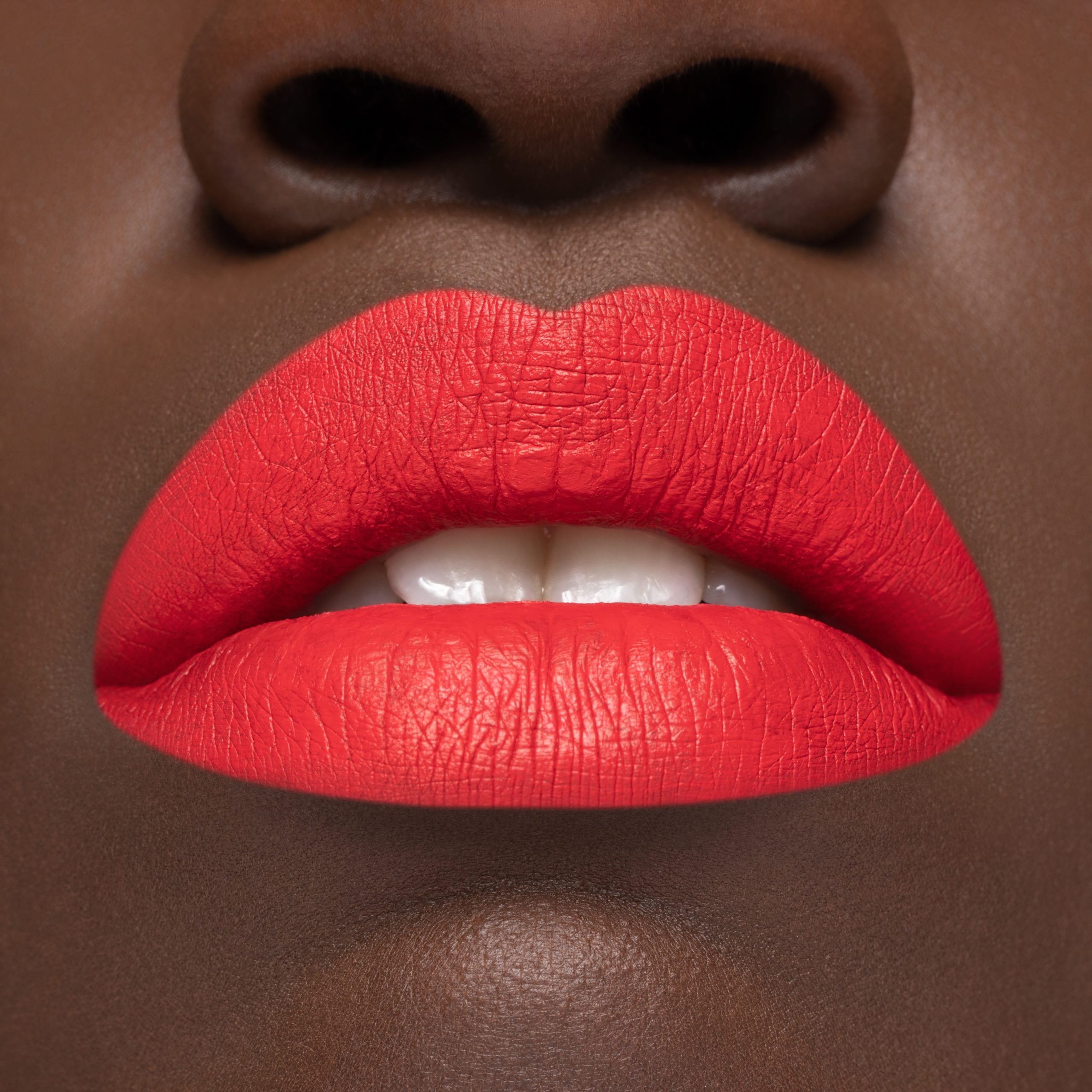 Cliomakeup-rossetto-liquido-spritzante-liquidlove-7-dark-skin