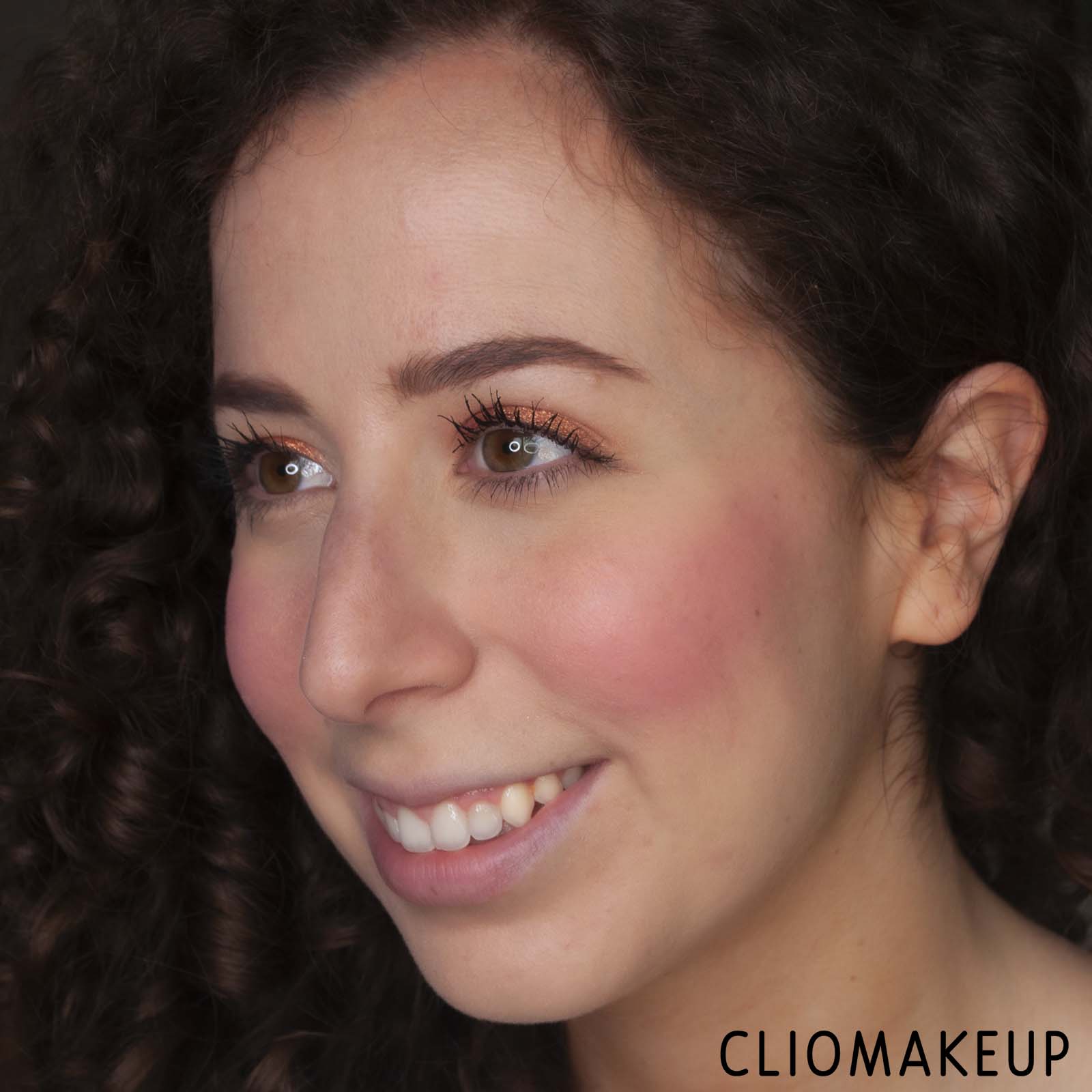 cliomakeup-recensione-blush-xx-revolution-xxcess-blush-high-pigment-blusher-13