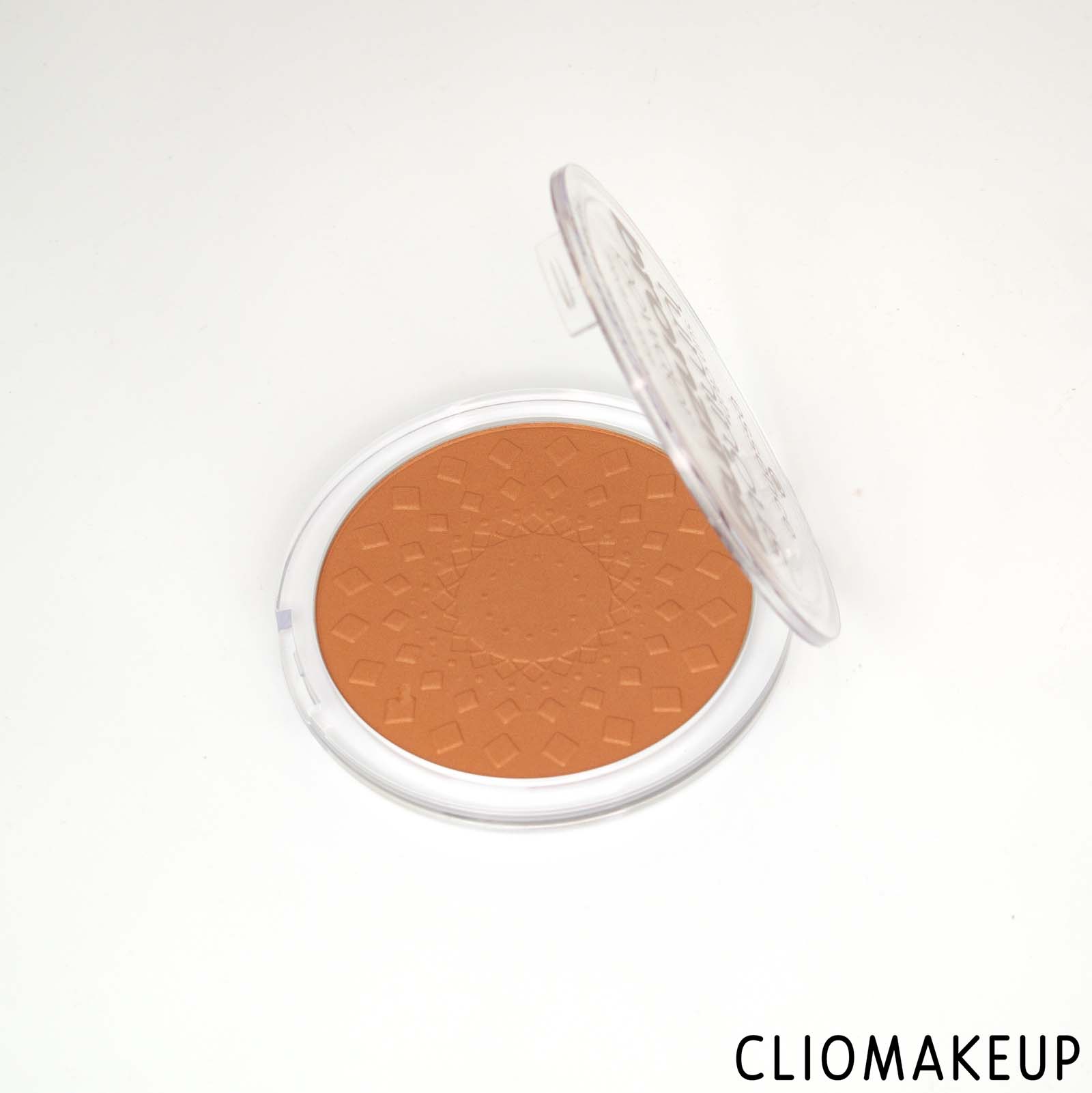 cliomakeup-recensione-bronzer-essence-sun-club-luminous-bronzing-powder-5