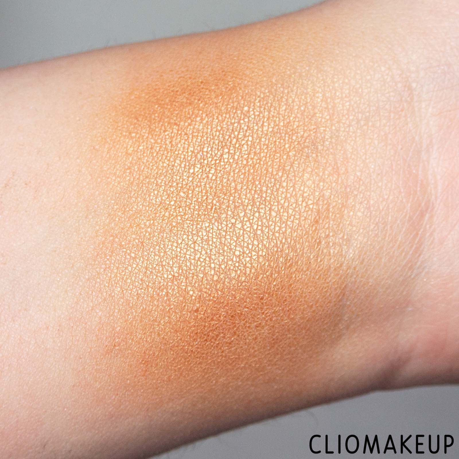 cliomakeup-recensione-bronzer-essence-sun-club-luminous-bronzing-powder-9