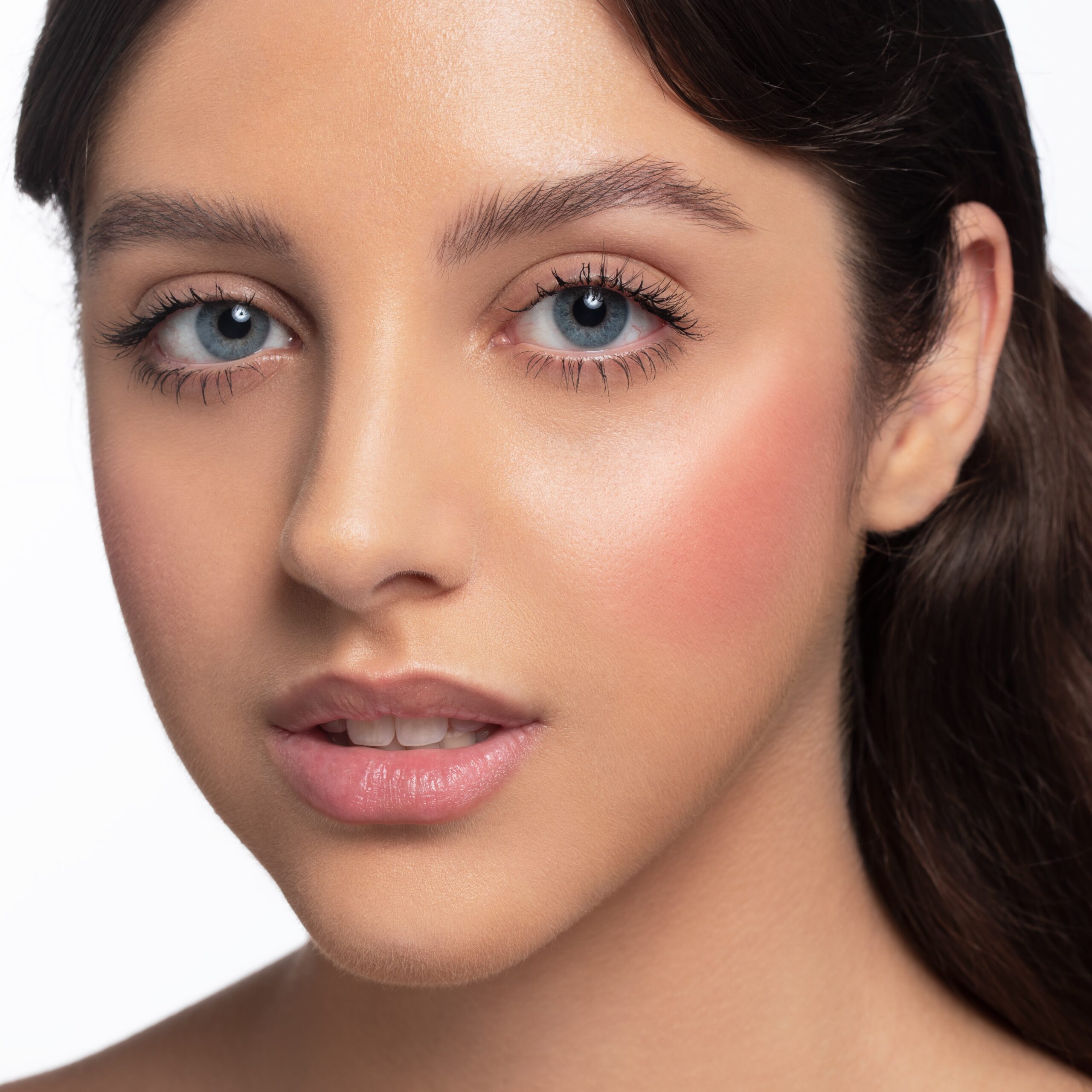 Cliomakeup-blush-in-polvere-momo-peach-7-pelle-media