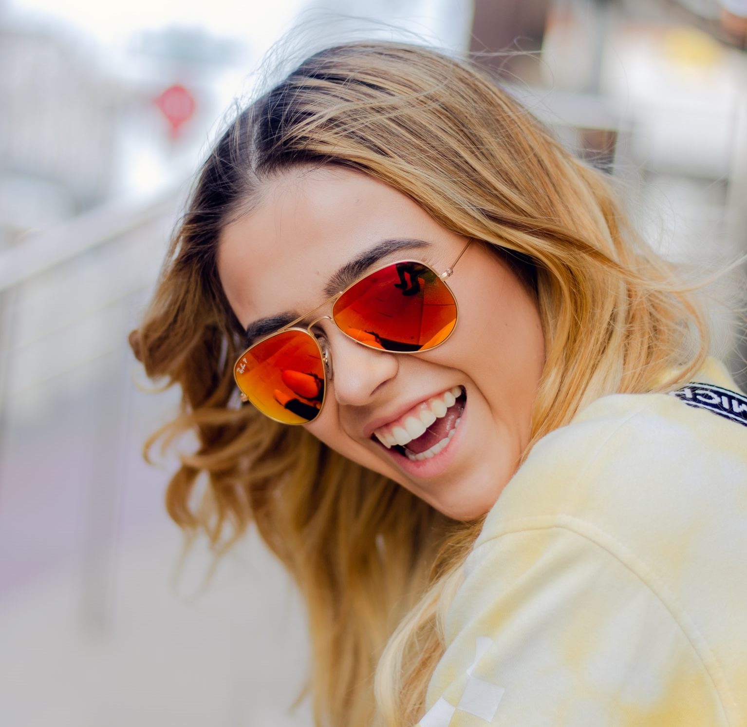 cliomakeup-occhiali-sole-lenti-colorate-2-rossi