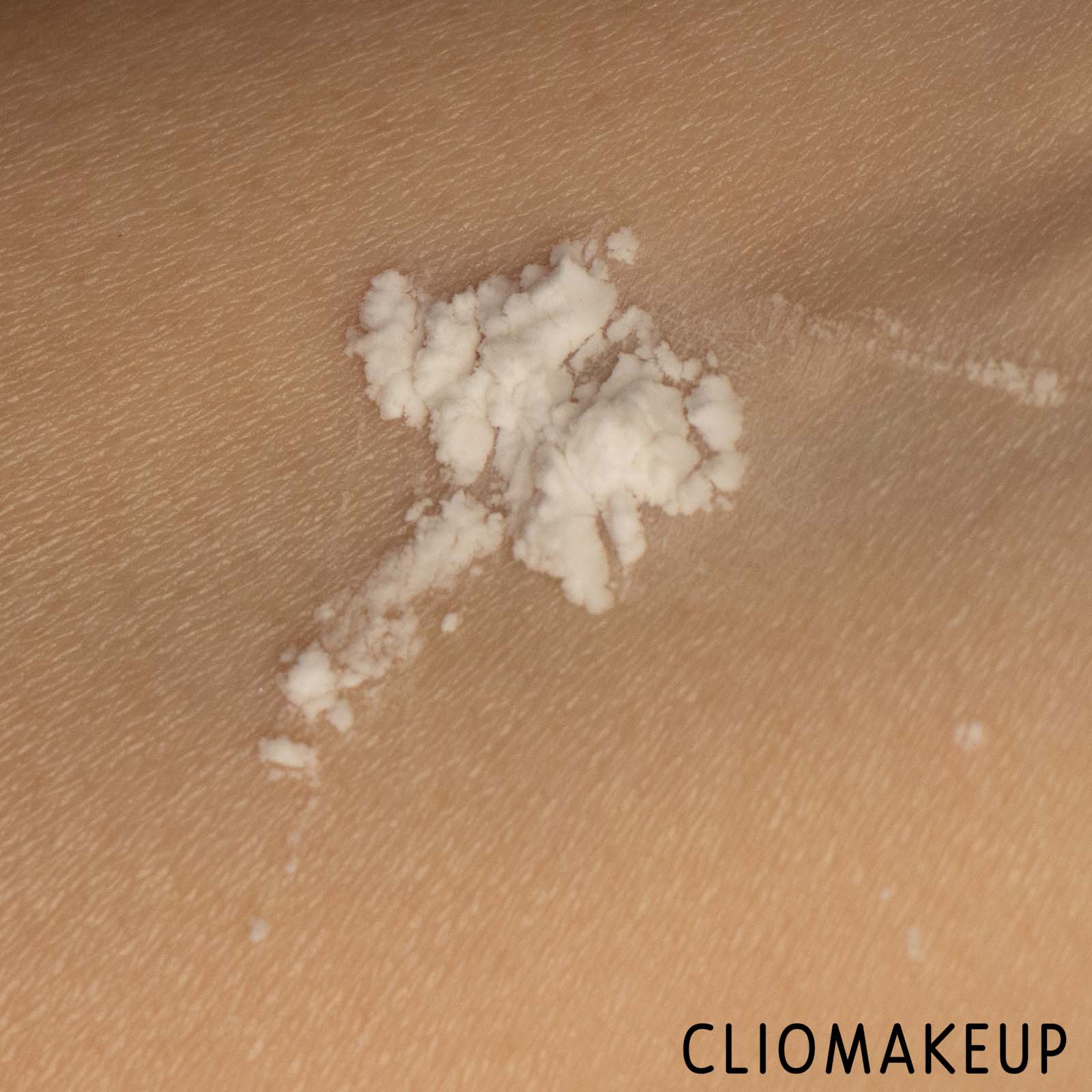 cliomakeup-recensione-cipria-make-up-forever-ultra-hd-microfinishing-loose-powder-6