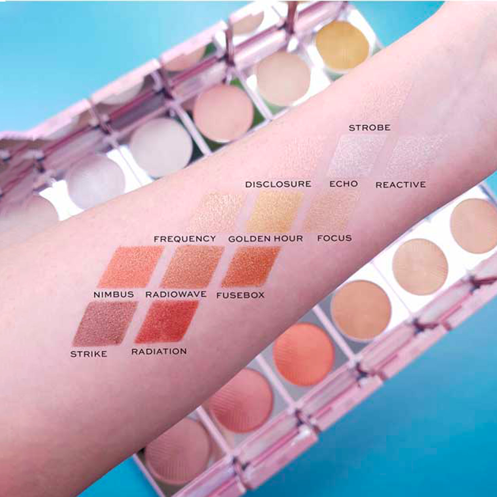 cliomakeup-recensione-illuminante-xx-revolution-xxposure-highlighter-multi-dimensional-powder-3