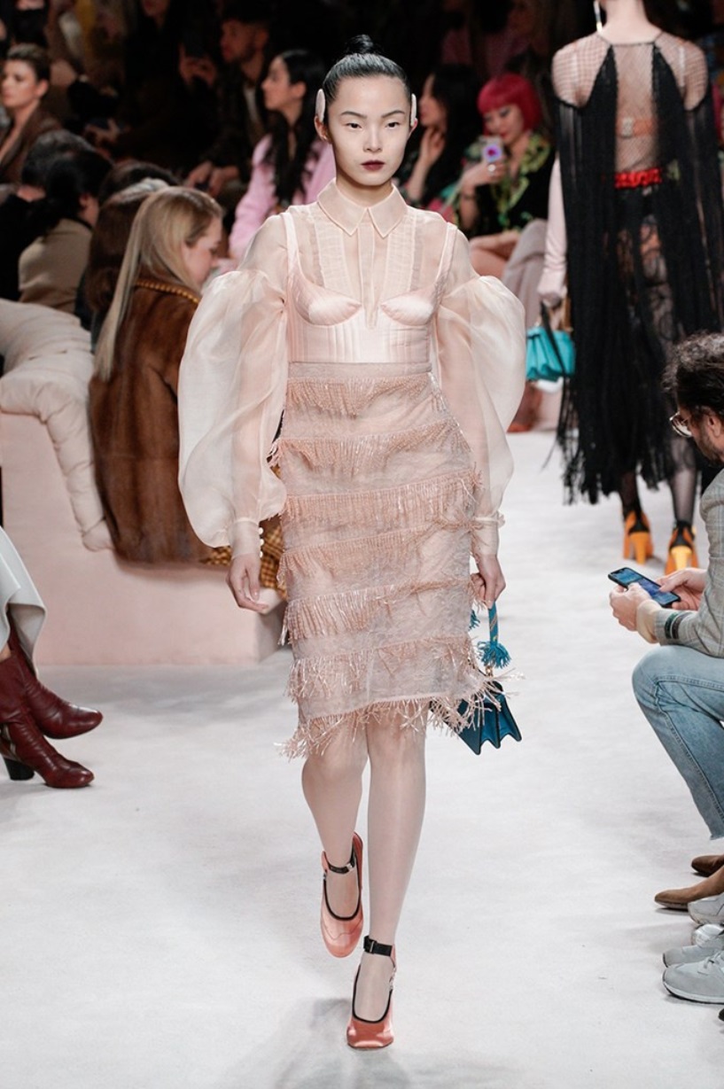 cliomakeup-Tendenze-moda-donna-autunno-inverno-2020-2021-3-frange-fendi