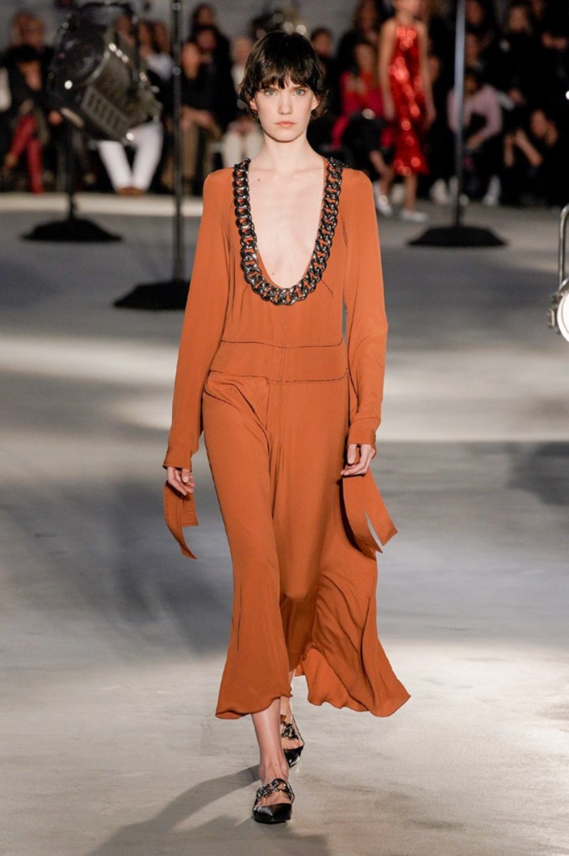 cliomakeup-Tendenze-moda-donna-autunno-inverno-2020-2021-5-catene