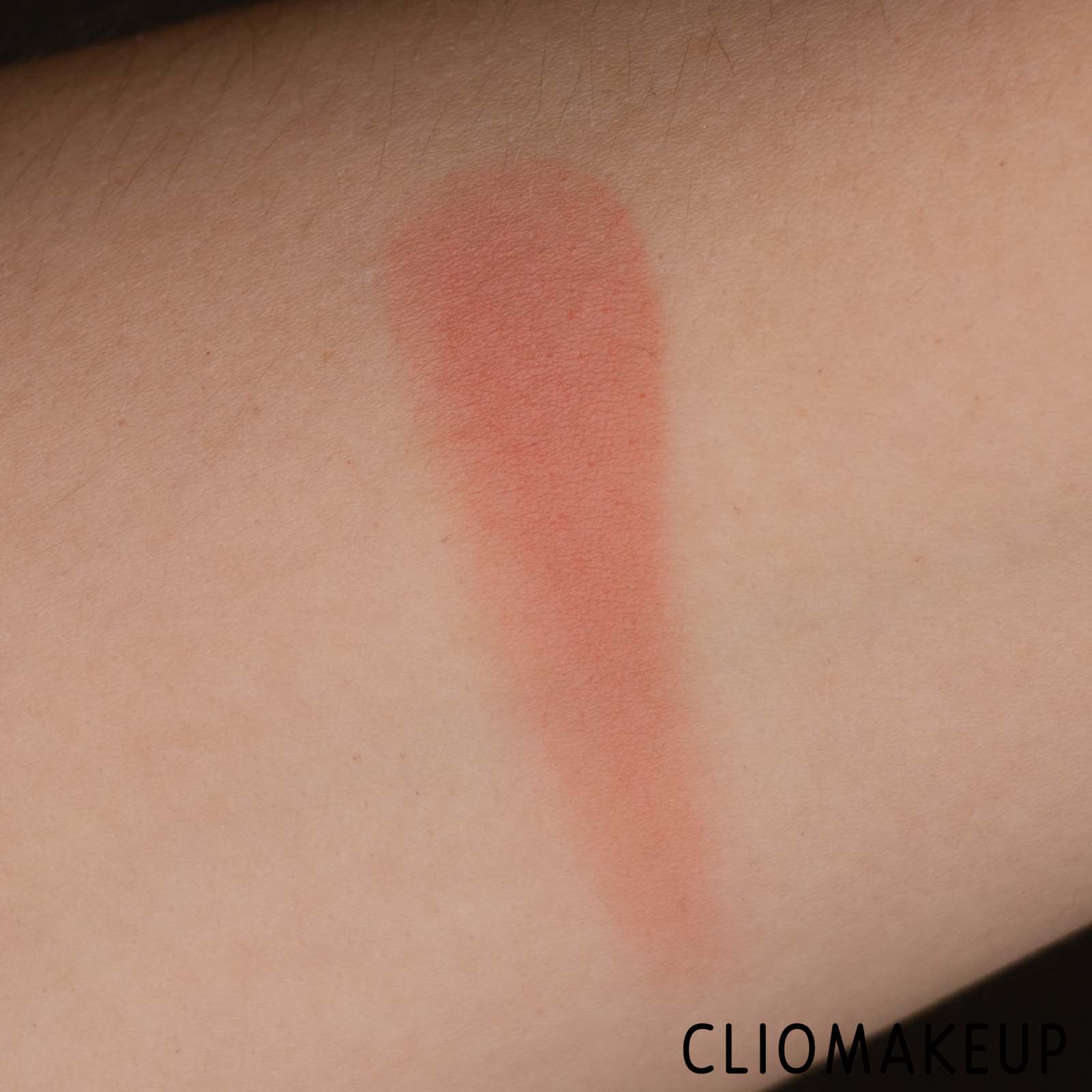 cliomakeup-recensione-blush-pupa-extreme-blush-matt-blush-compatto-effetto-naturale-9