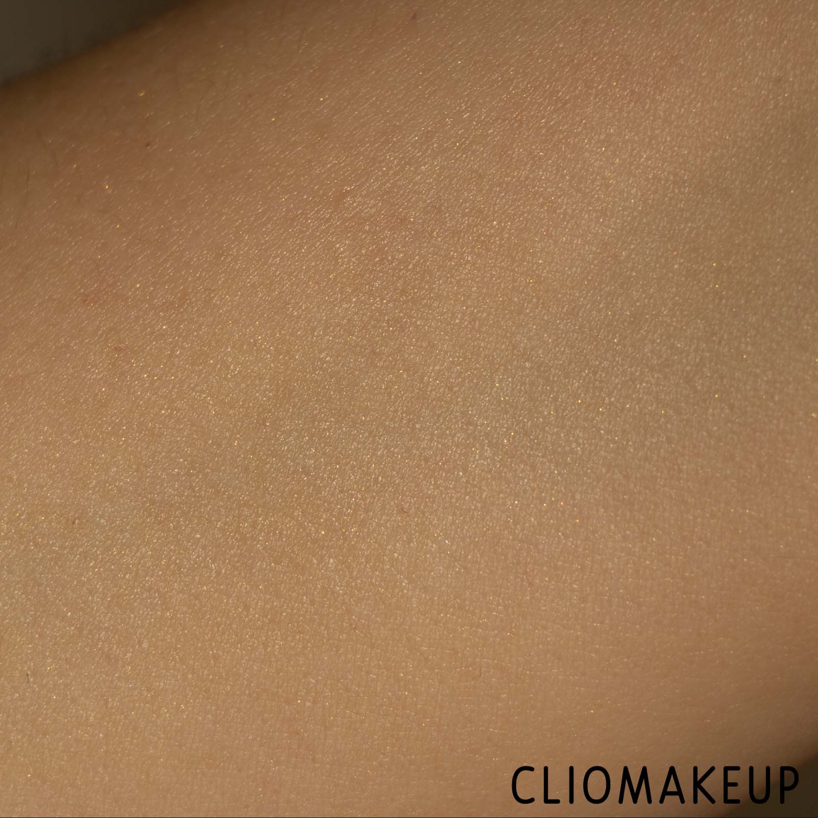 cliomakeup-recensione-fissante-mac-prep-e-prime-fix-plus-goldlite-8