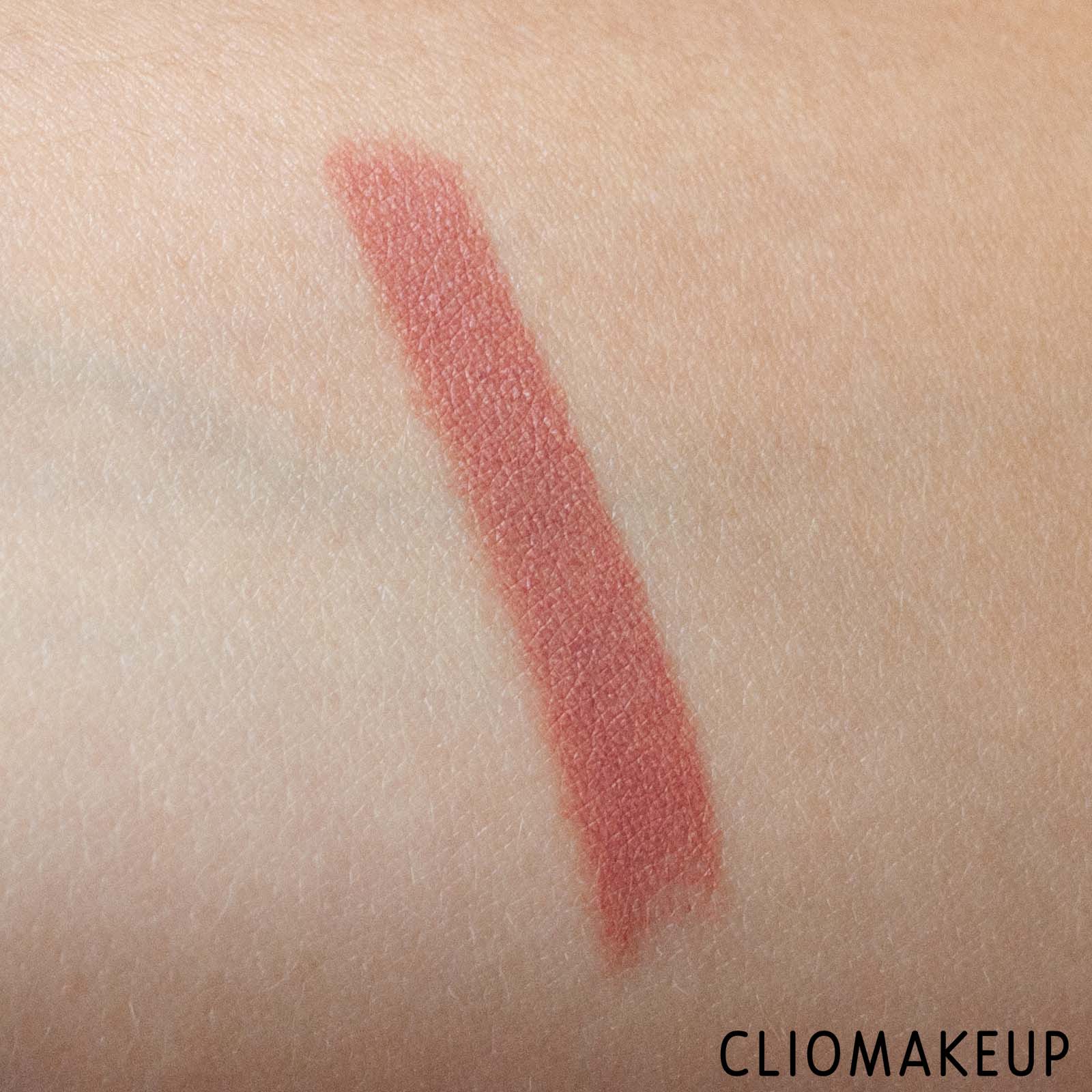 cliomakeup-recensione-rossetto-charlotte-tilbury-matte-revolution-luminous-modern-matte-long-lasting lipstick-6