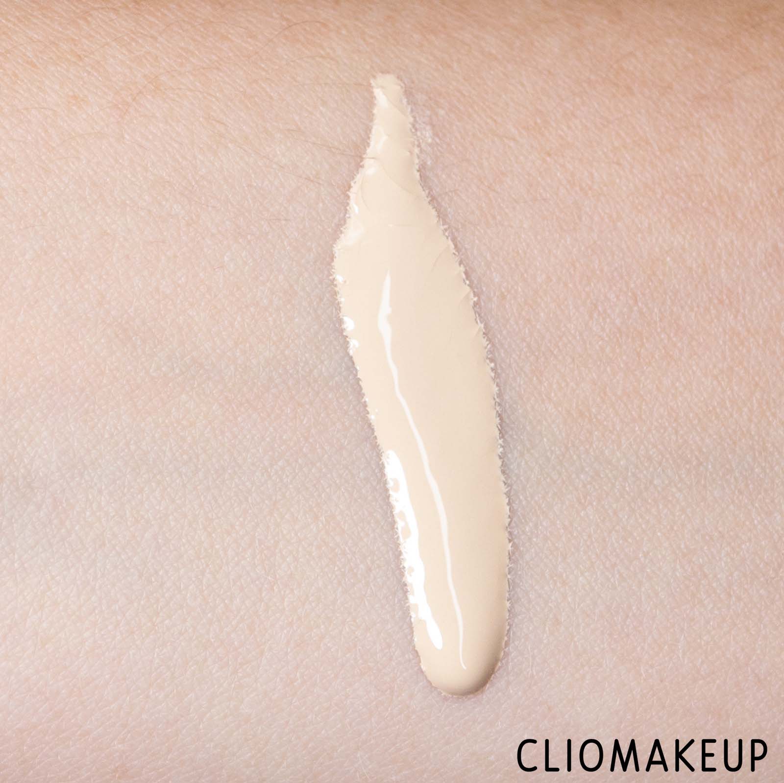cliomakeup-recensione-fondotinta-essence-pretty-natural-hydrating-foundation-7