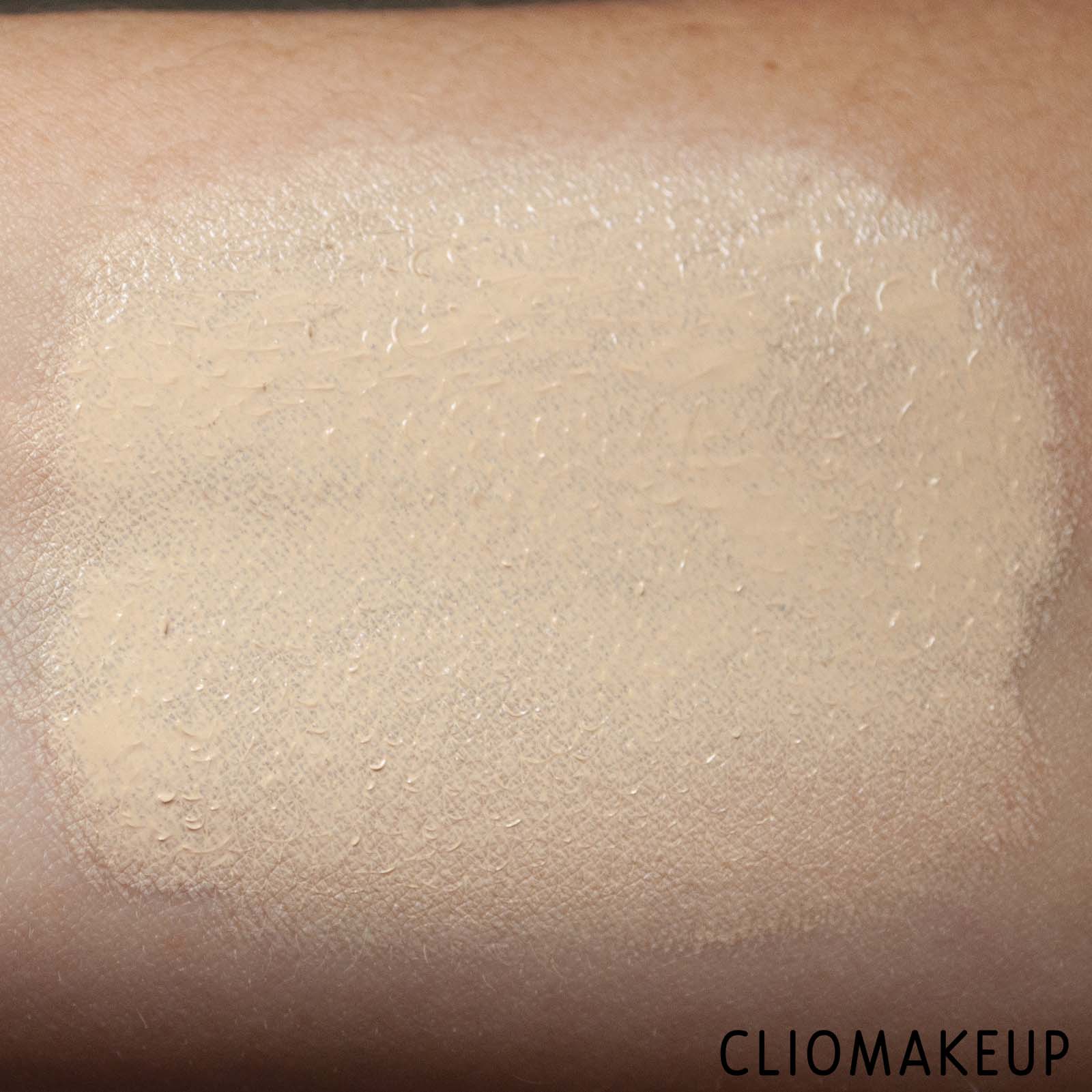 cliomakeup-recensione-fondotinta-essence-pretty-natural-hydrating-foundation-8