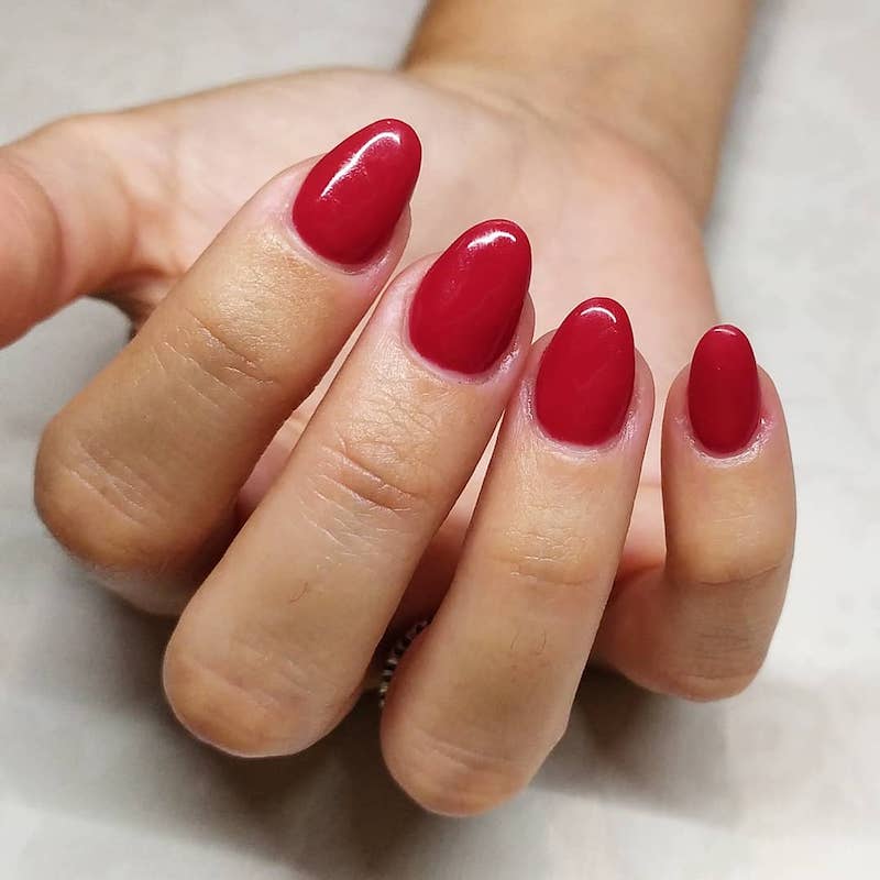 cliomakeup-unghie-mandorla-teamclio-8-rosse-corte