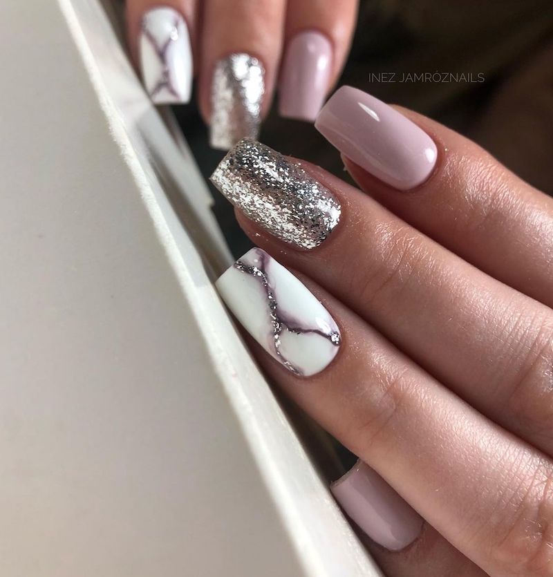 cliomakeup-unghie-autunno-2020-marble-nails-teamclio-7