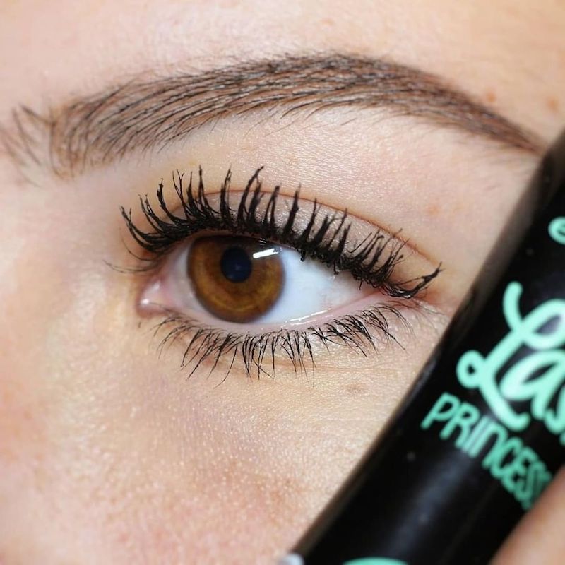 cliomakeup-prodotti-essence-teamclio-mascara-applicazione