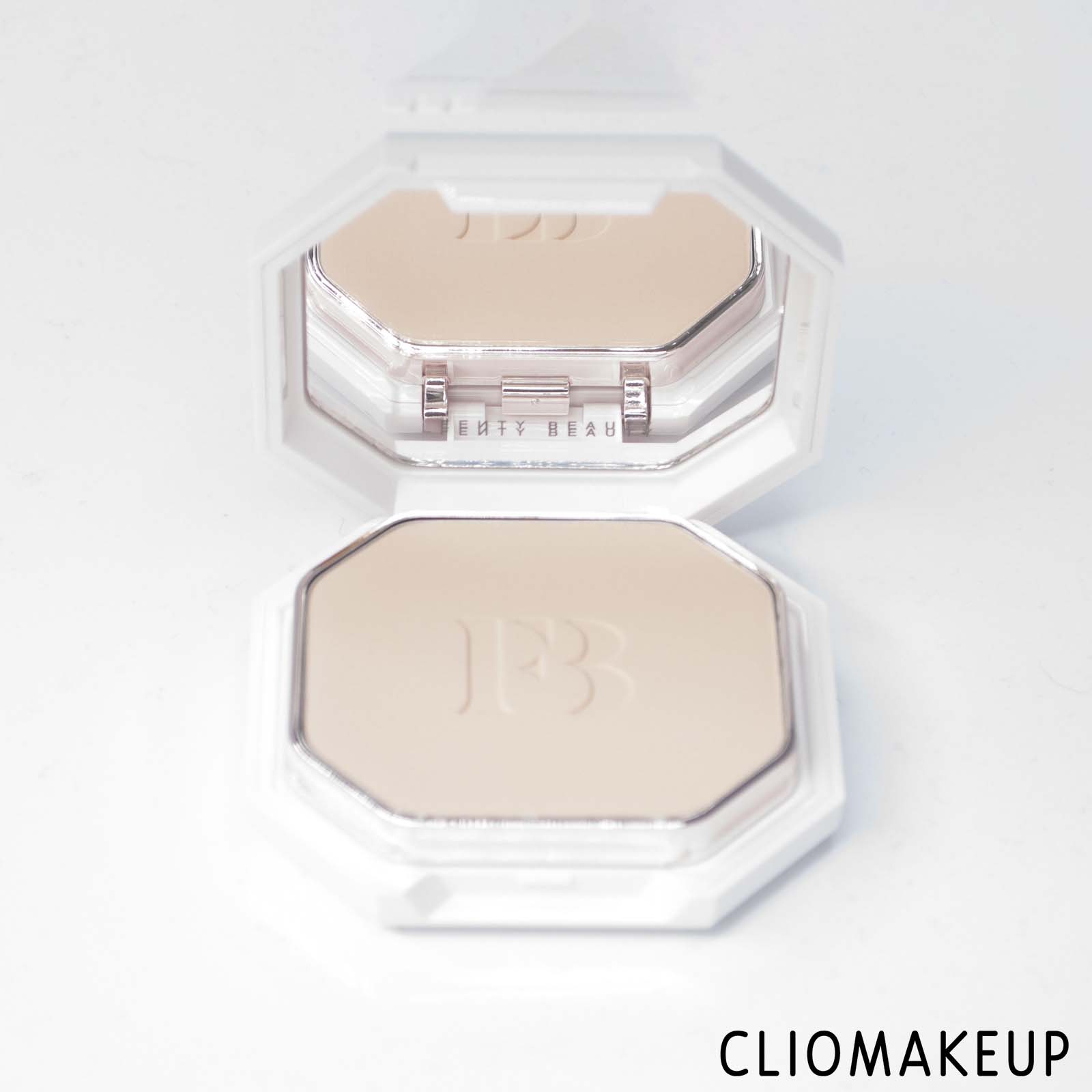 cliomakeup-recensione-fondotinta-fenty-beauty-pro-filtr-soft-matte-powder-foundation-5