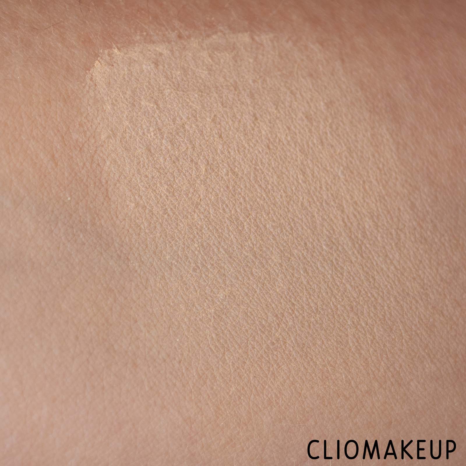 cliomakeup-recensione-fondotinta-fenty-beauty-pro-filtr-soft-matte-powder-foundation-7