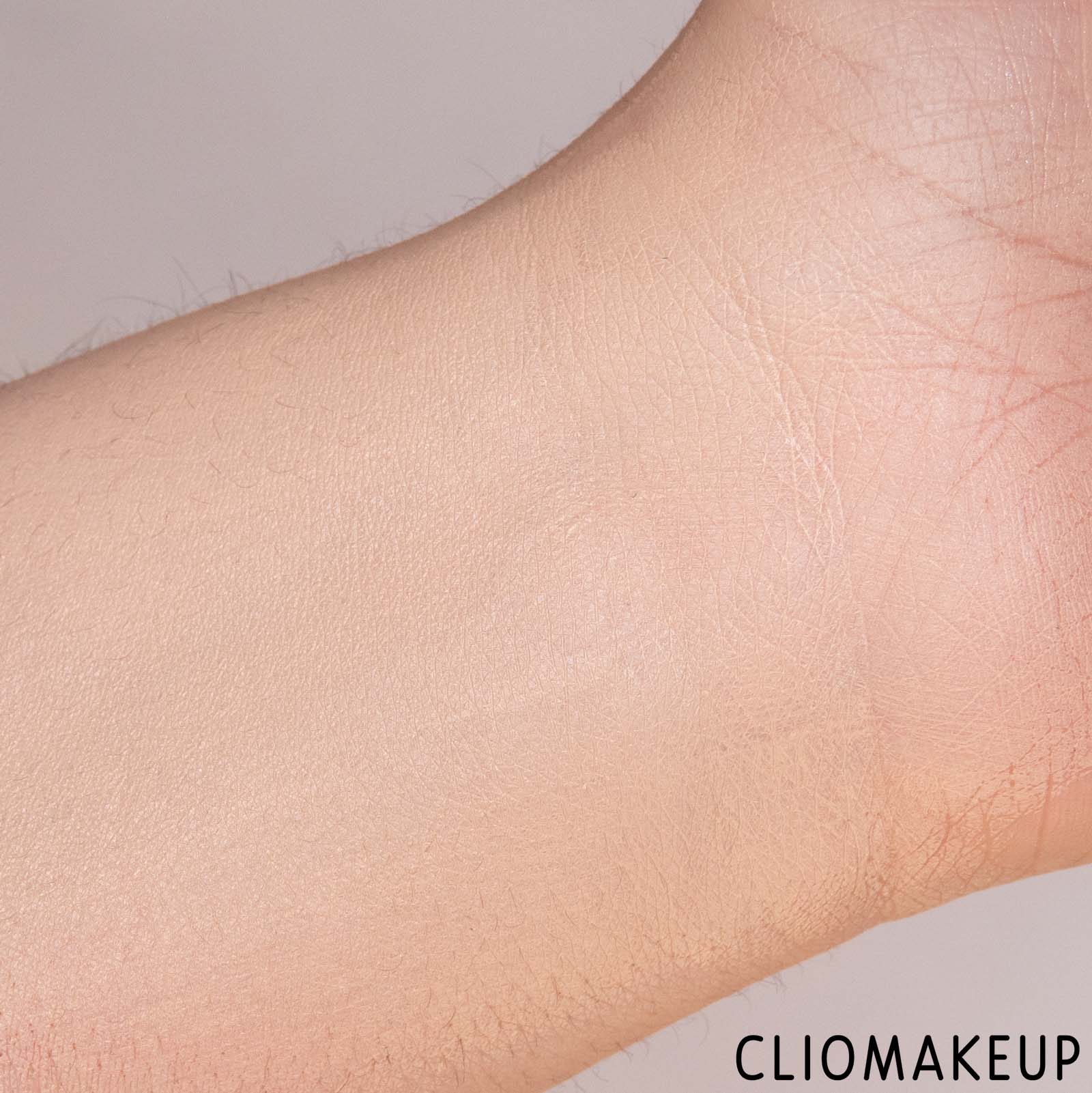 cliomakeup-recensione-fondotinta-makeup-revolution-conceal-e-glow-illuminating-foundation-9