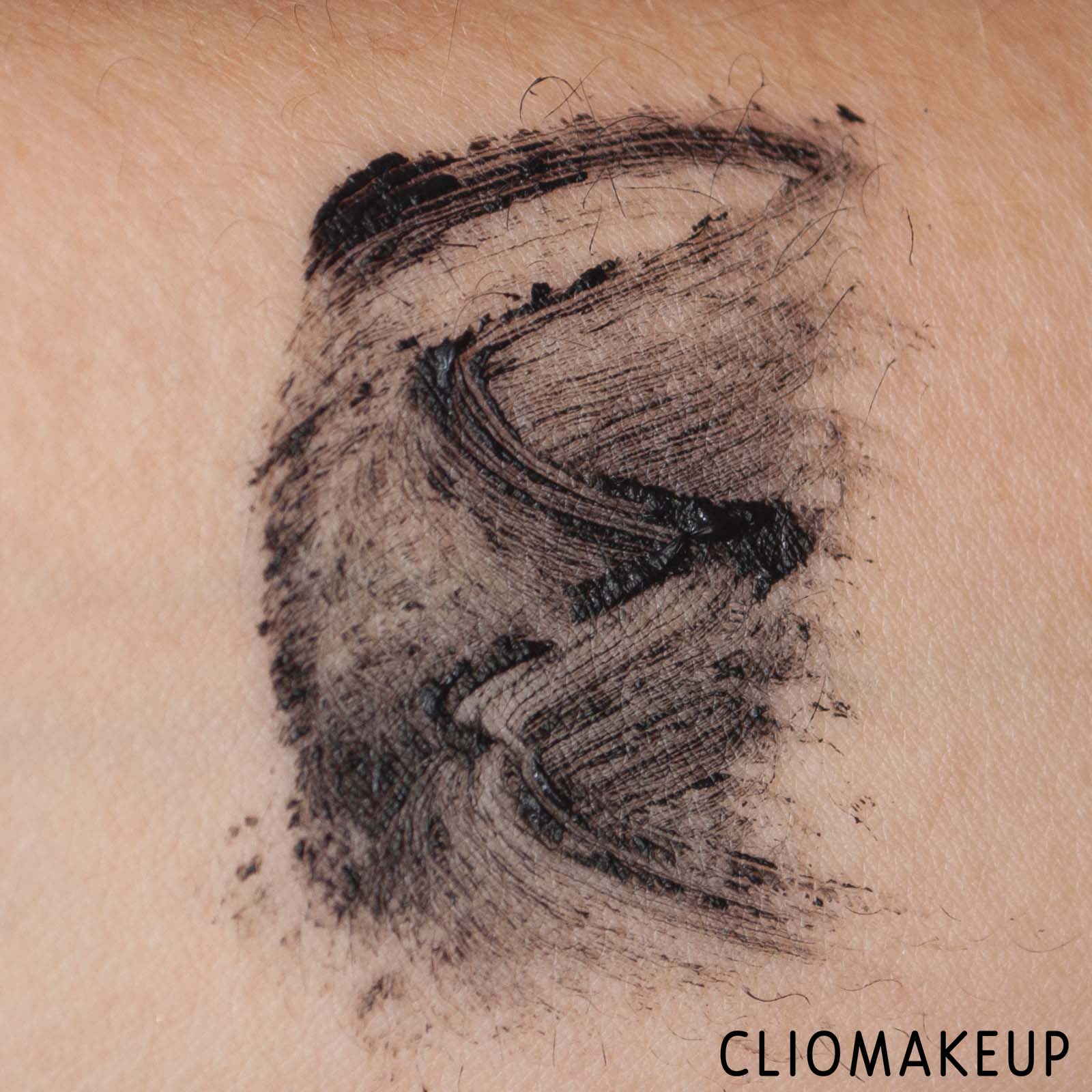 cliomakeup-recensione-mascara-essence-24-ever-defined-volume-mascara-7
