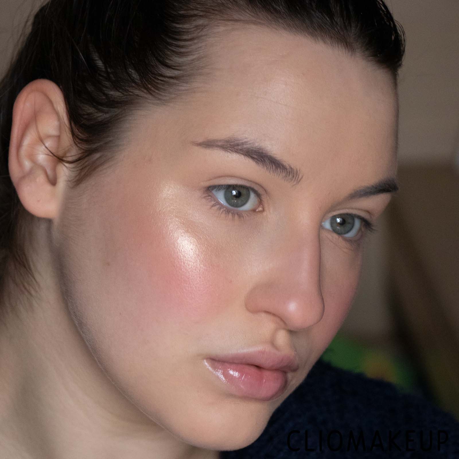 cliomakeup-recensione-palette-illuminanti-MAC-Hyper-Real-Glow-Palette-12