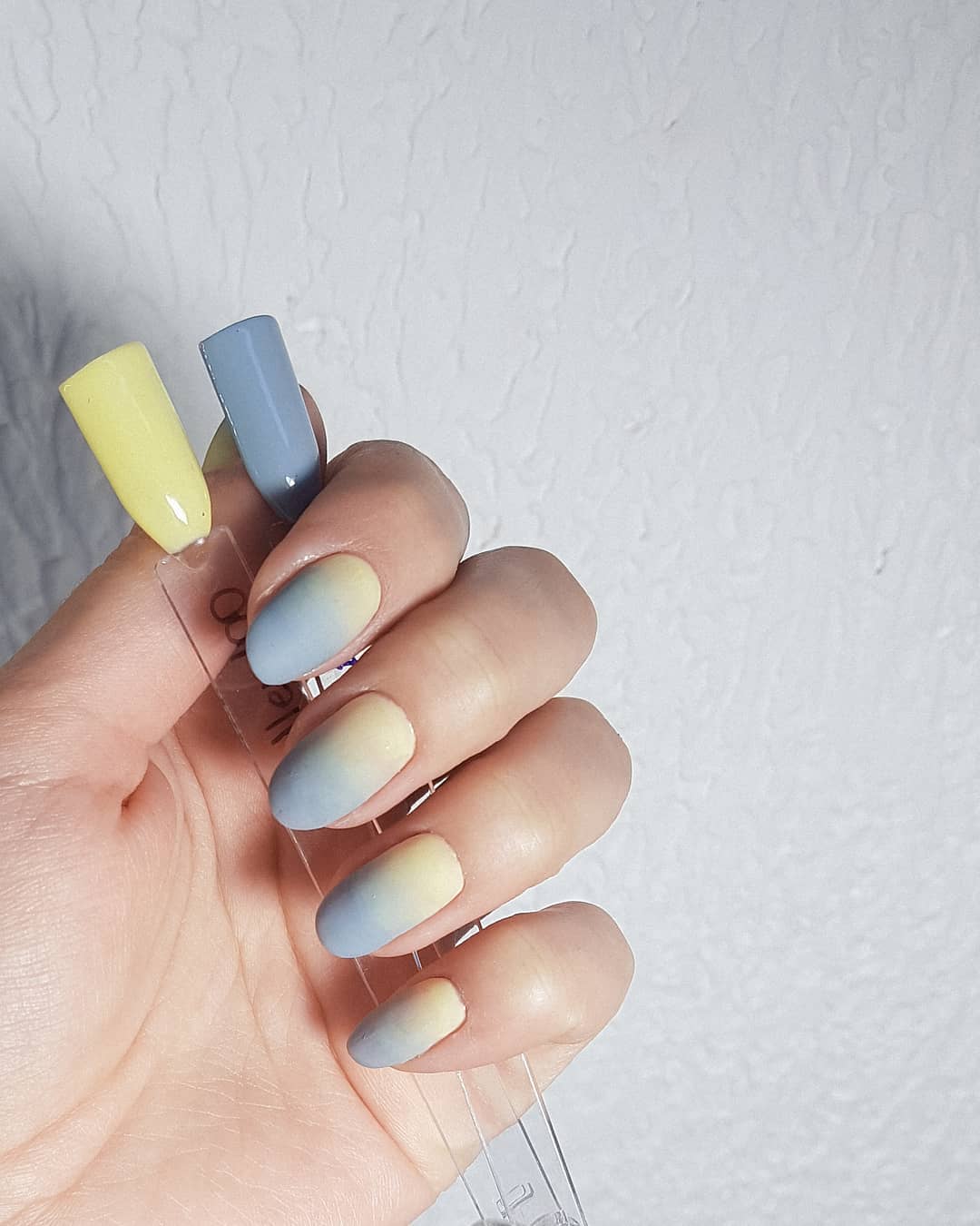 cliomakeup-nail-art-pantone-2021-10-sfumato