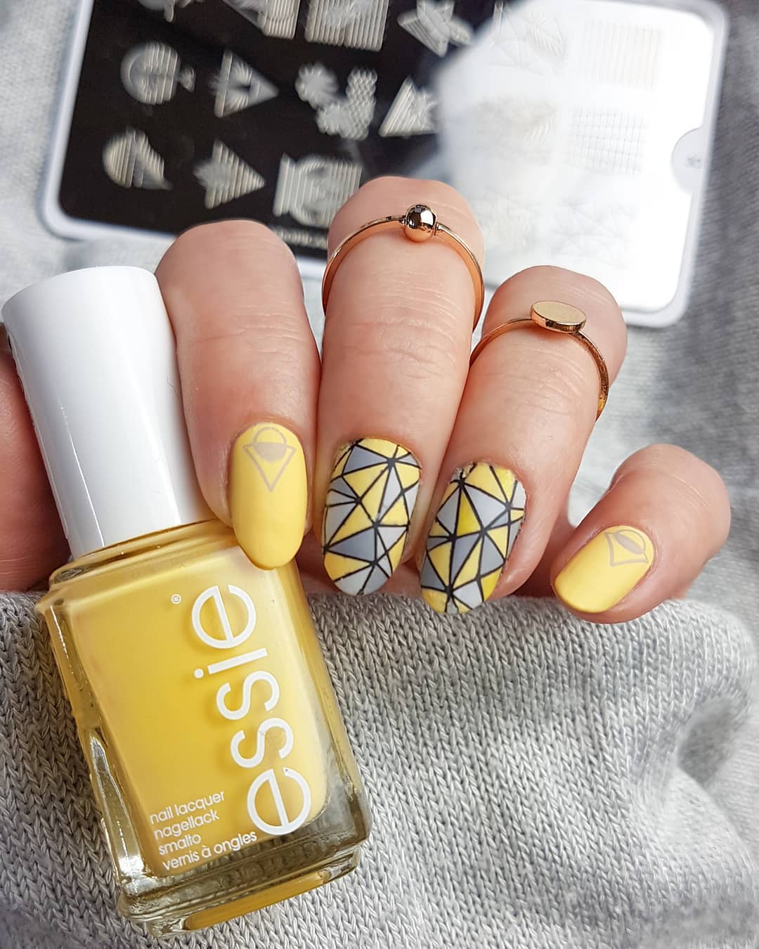 cliomakeup-nail-art-pantone-2021-17-essie