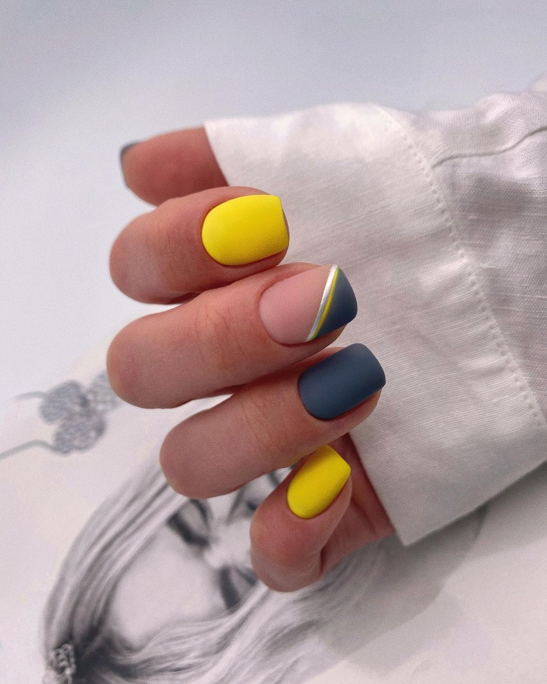cliomakeup-nail-art-pantone-2021-23