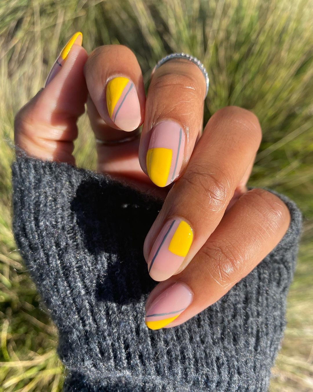 cliomakeup-nail-art-pantone-2021-3-geometrie