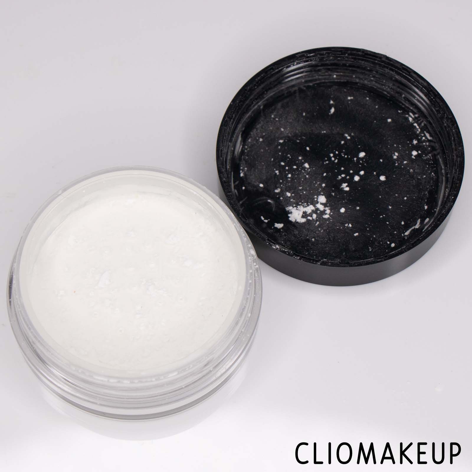 cliomakeup-recensione-cipria-Revolution-Pro-Loose-Finishing-Powder-5