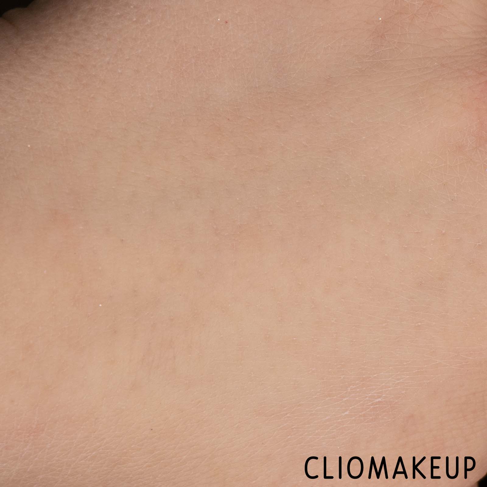 cliomakeup-recensione-cipria-Revolution-Pro-Loose-Finishing-Powder-9
