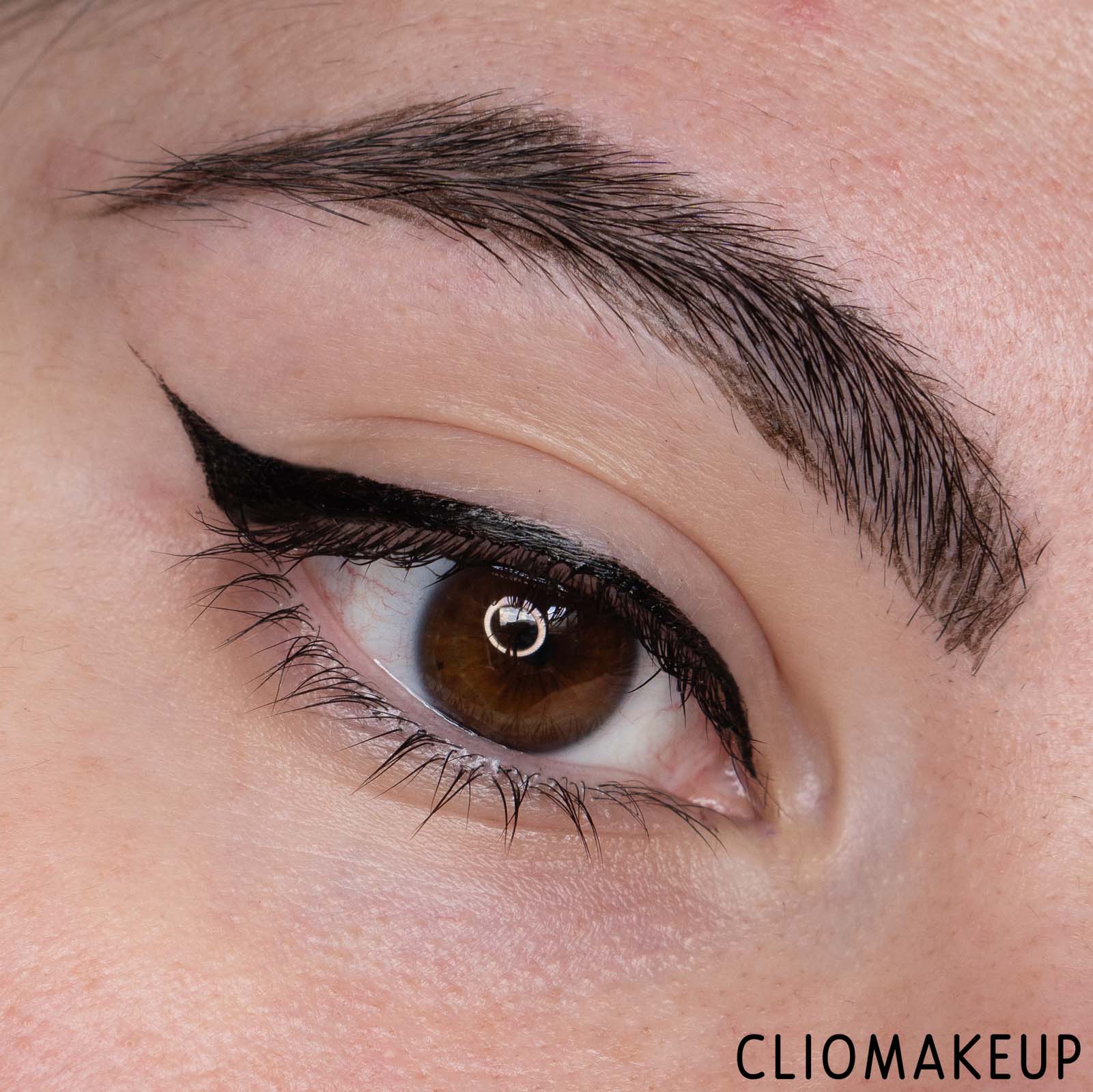 cliomakeup-recensione-eyeliner-astra-eyeliner-effetto-nero-intenso-11