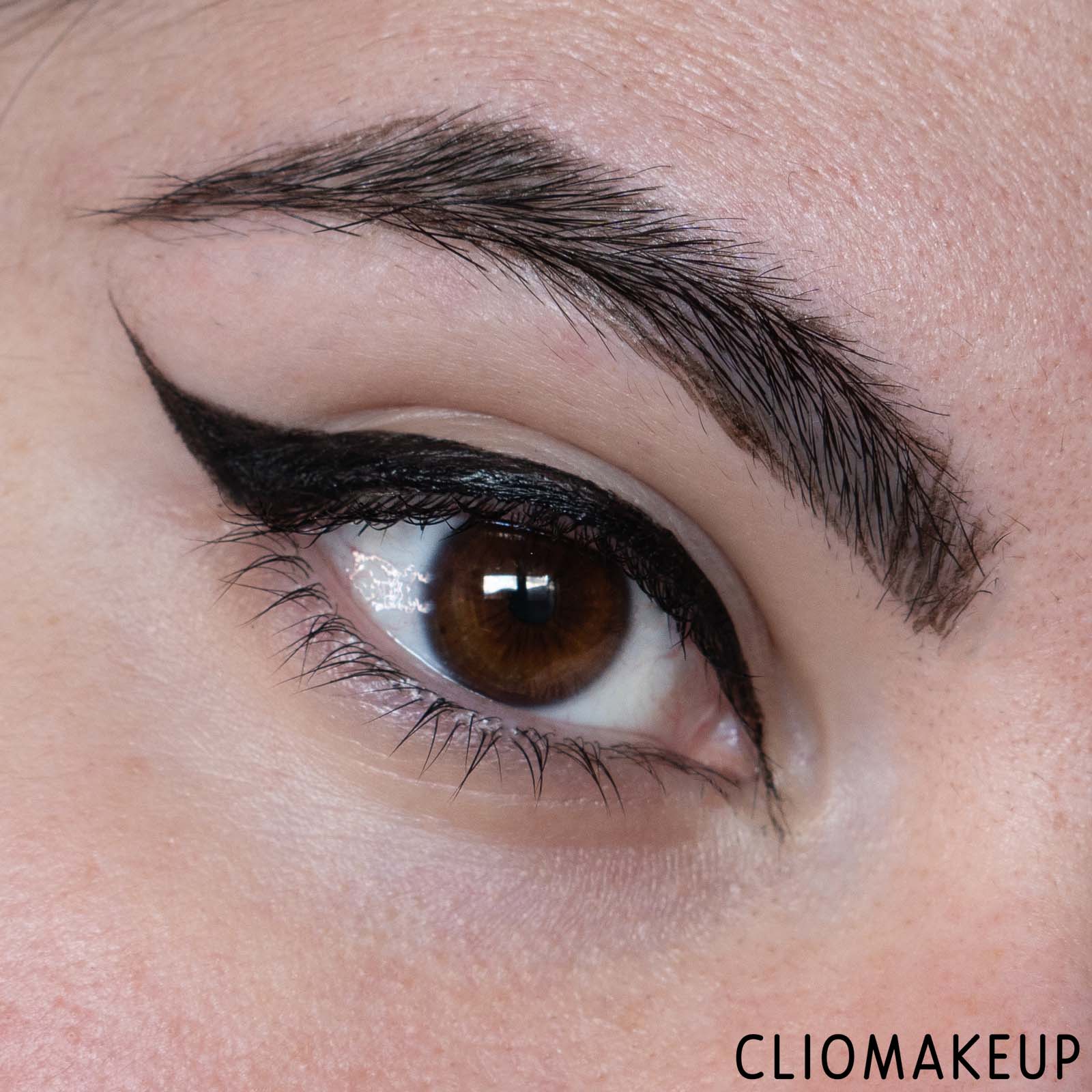 cliomakeup-recensione-eyeliner-astra-eyeliner-effetto-nero-intenso-12
