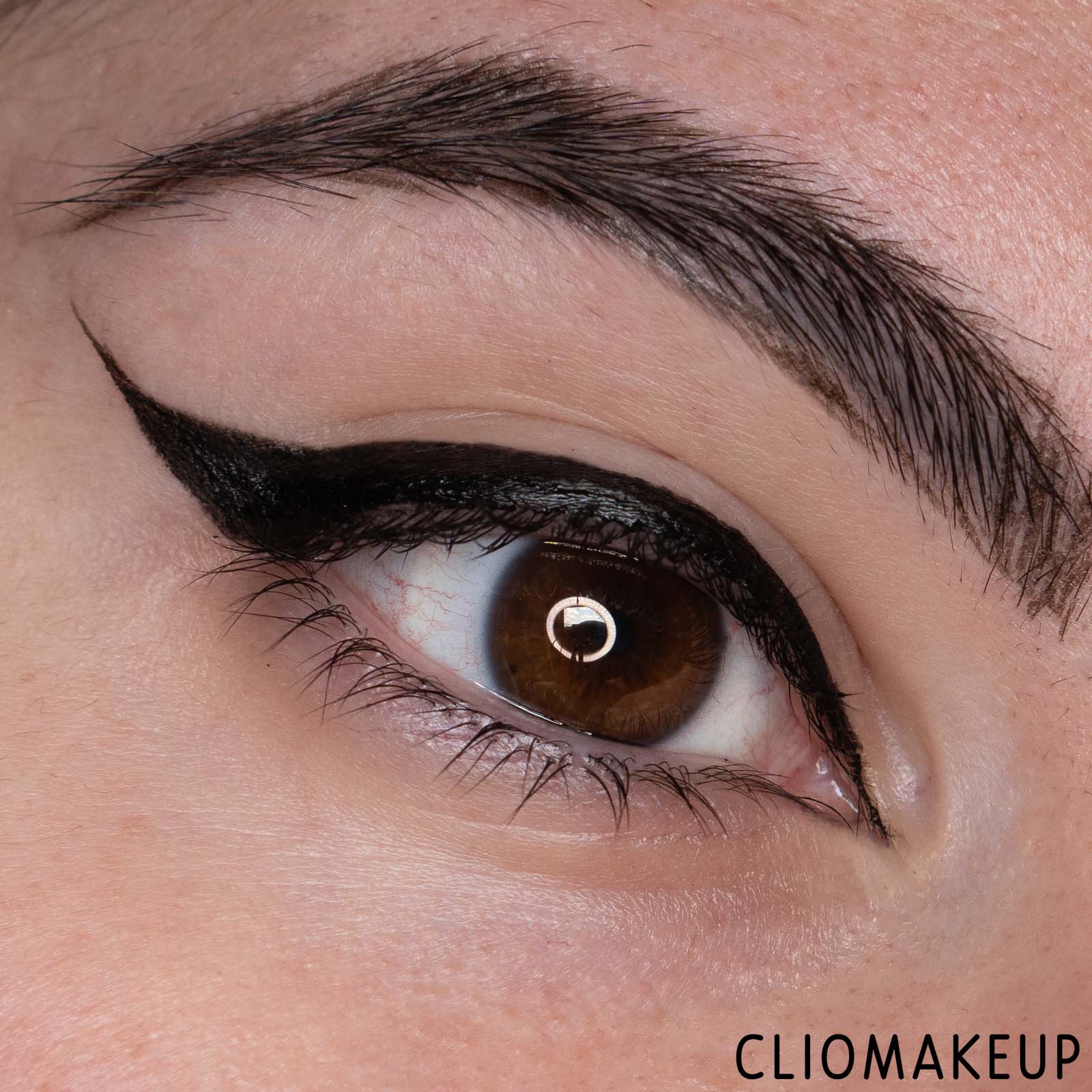 cliomakeup-recensione-eyeliner-astra-eyeliner-effetto-nero-intenso-13
