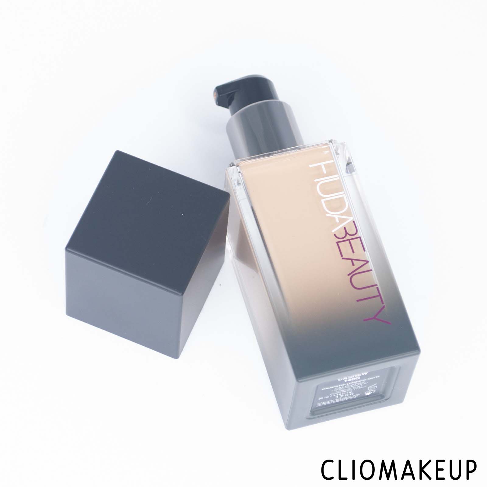 cliomakeup-recensione-fondotinta-huda-beauty-fauxfilter-luminous-matte-full-coverage-liquid-foundation-5