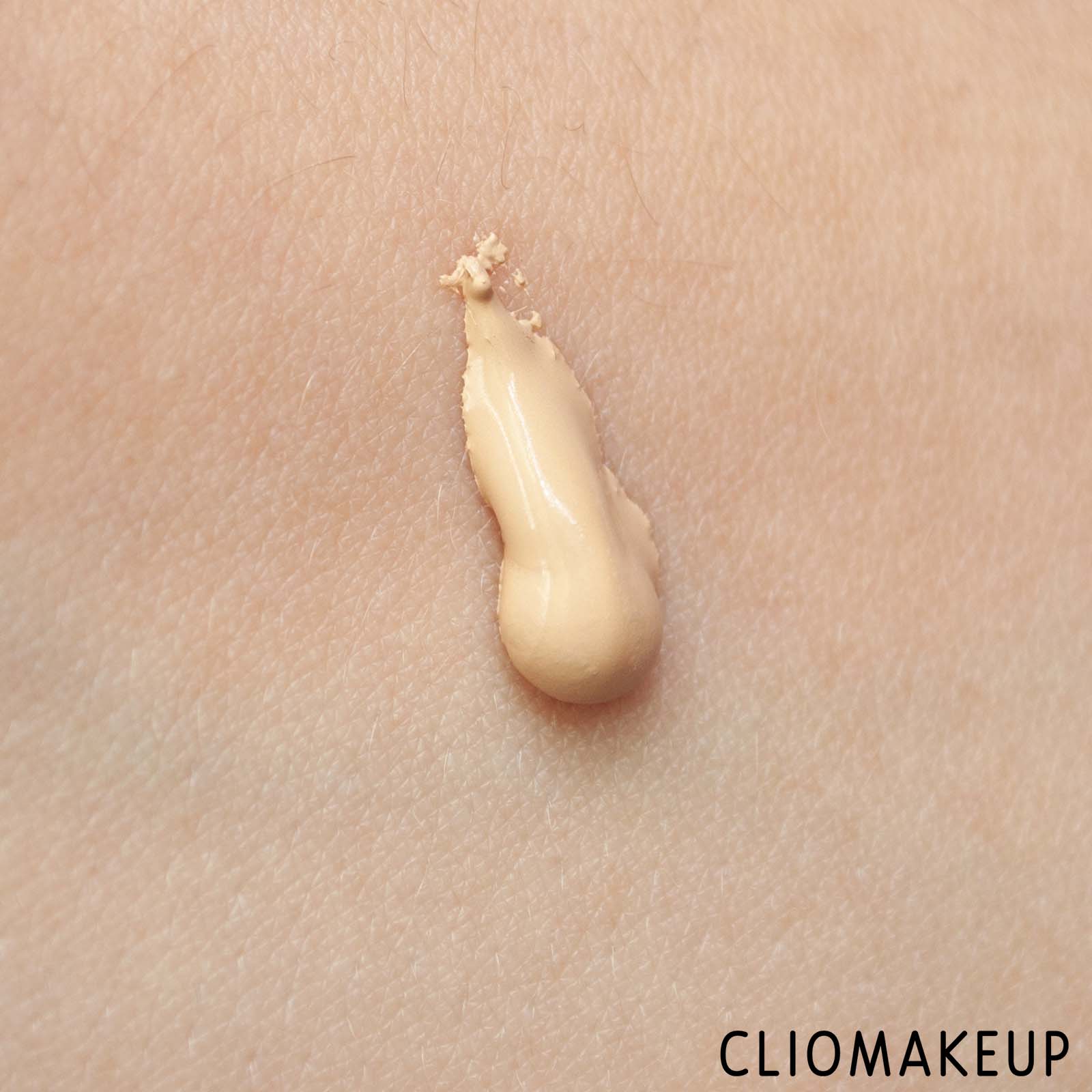 cliomakeup-recensione-fondotinta-huda-beauty-fauxfilter-luminous-matte-full-coverage-liquid-foundation-6