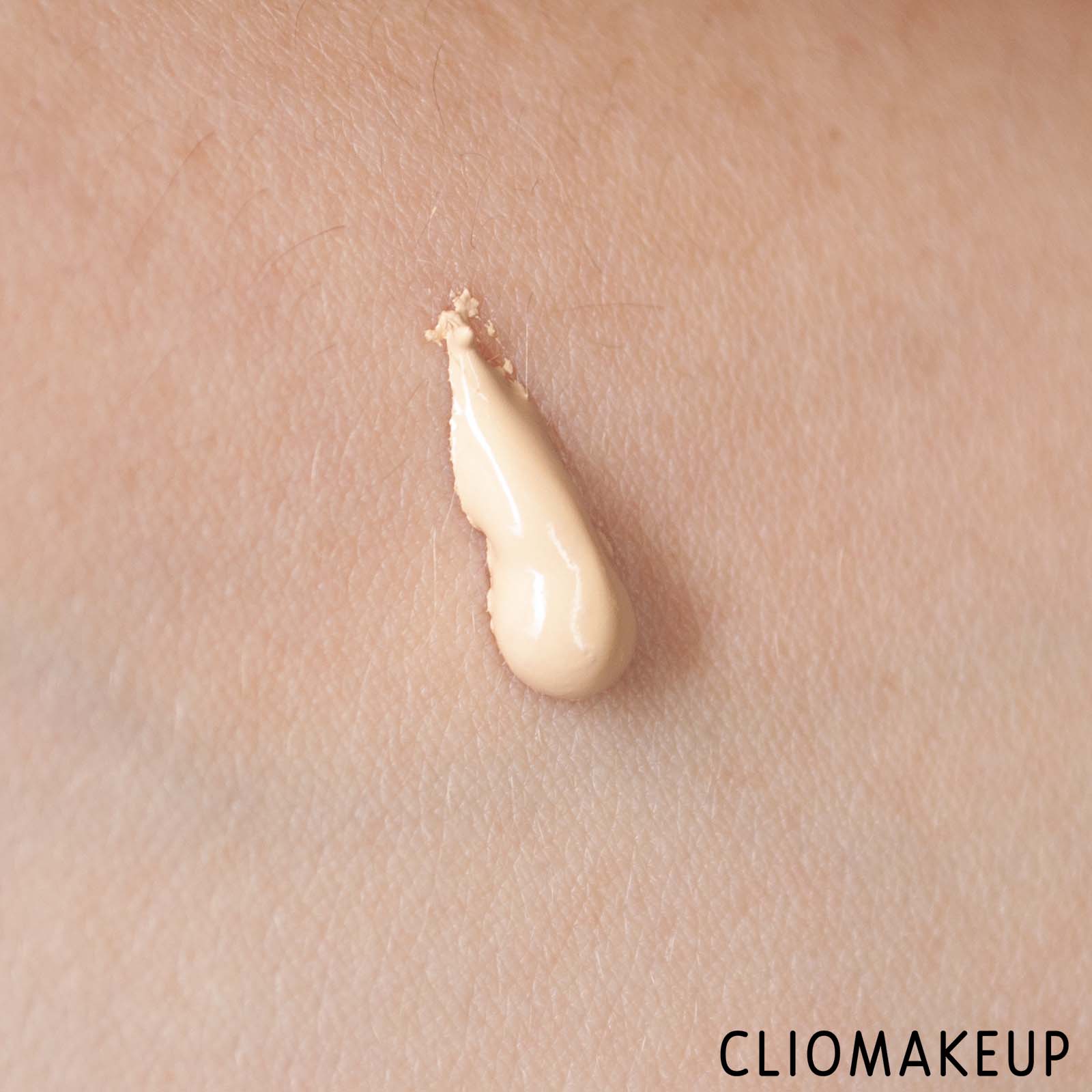 cliomakeup-recensione-fondotinta-huda-beauty-fauxfilter-luminous-matte-full-coverage-liquid-foundation-7