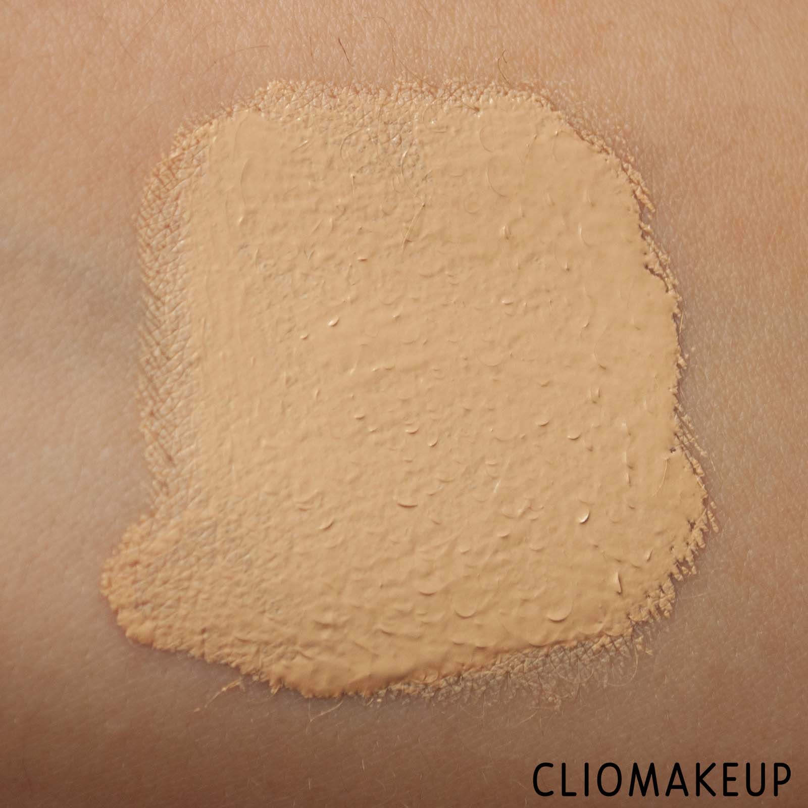 cliomakeup-recensione-fondotinta-huda-beauty-fauxfilter-luminous-matte-full-coverage-liquid-foundation-8