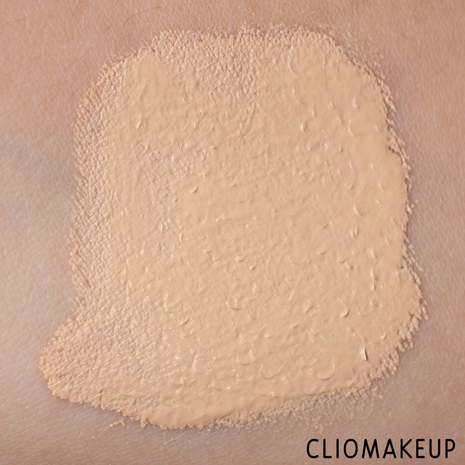 cliomakeup-recensione-fondotinta-huda-beauty-fauxfilter-luminous-matte-full-coverage-liquid-foundation-9
