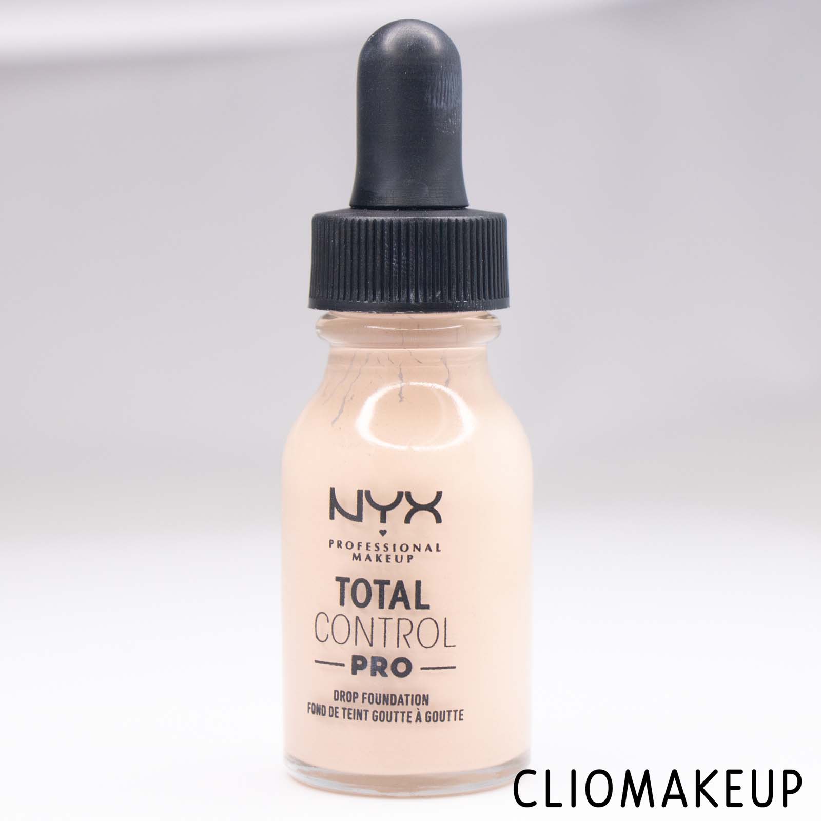 cliomakeup-recensione-fondotinta-NYX-Total-Control-Pro-Drop-Foundation-4