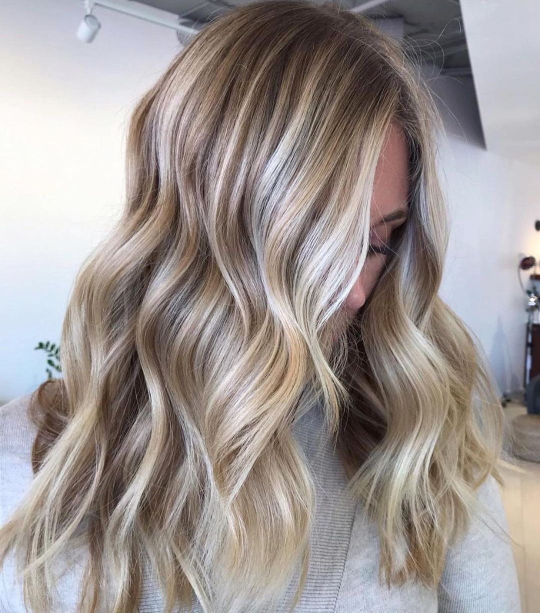 Cliomakeup-colori-capelli-pantone-2021-illuminating
