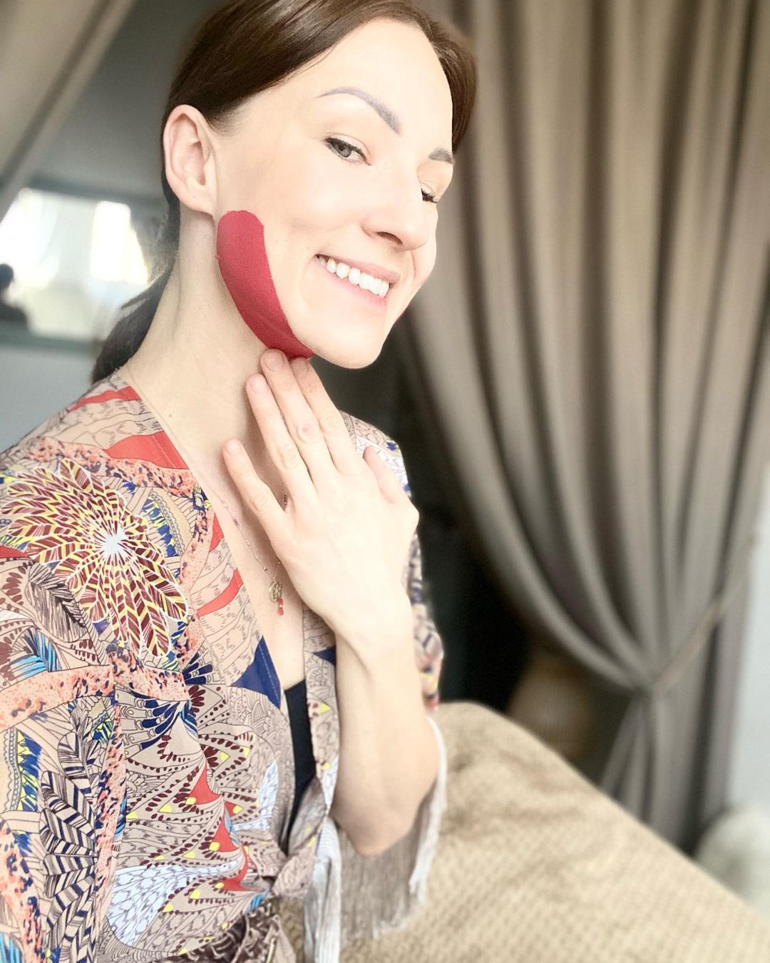 Cliomakeup-face-taping-mento