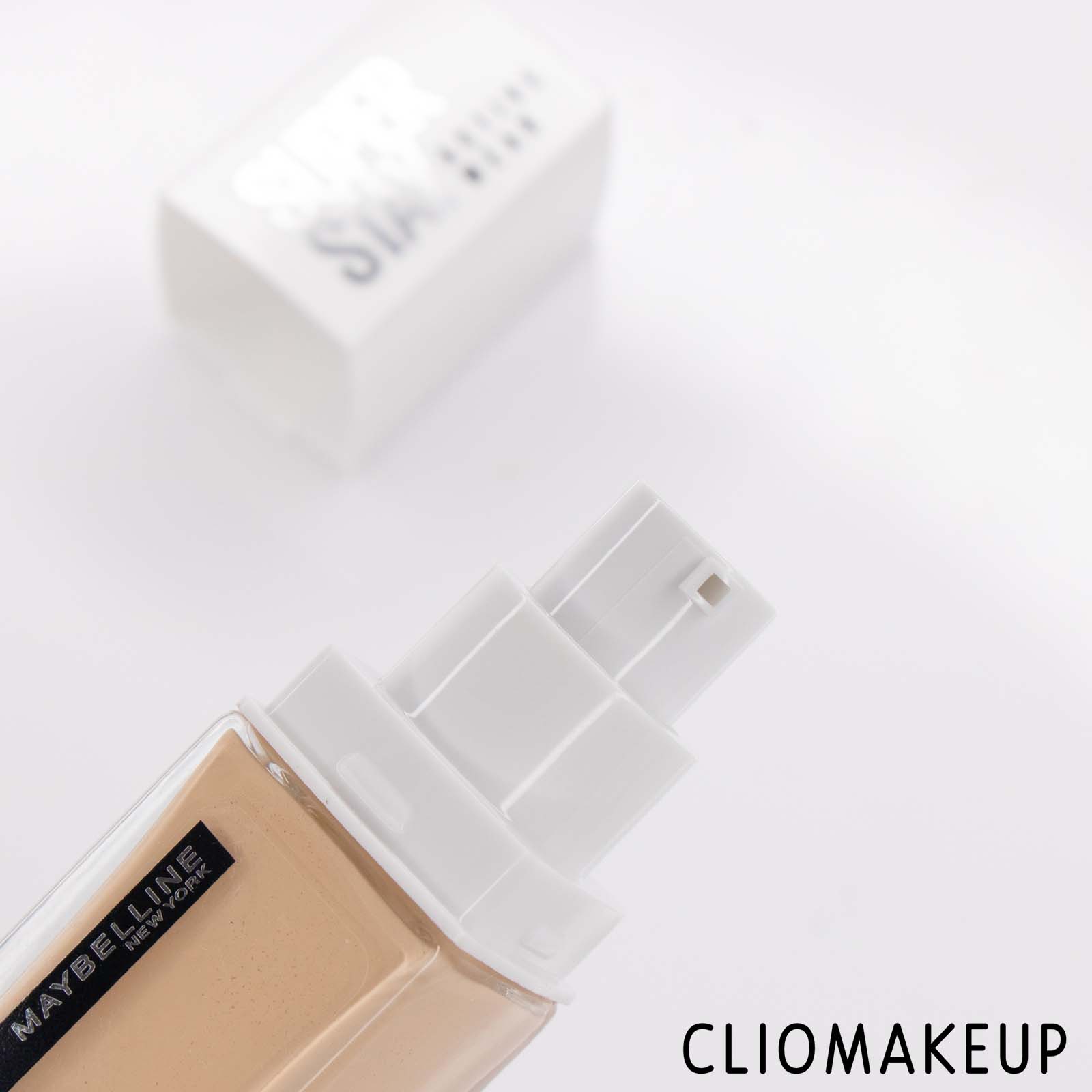 cliomakeup-Recensione-Fondotinta-Maybelline-Super-Stay-Active-Wear-Foundation-5