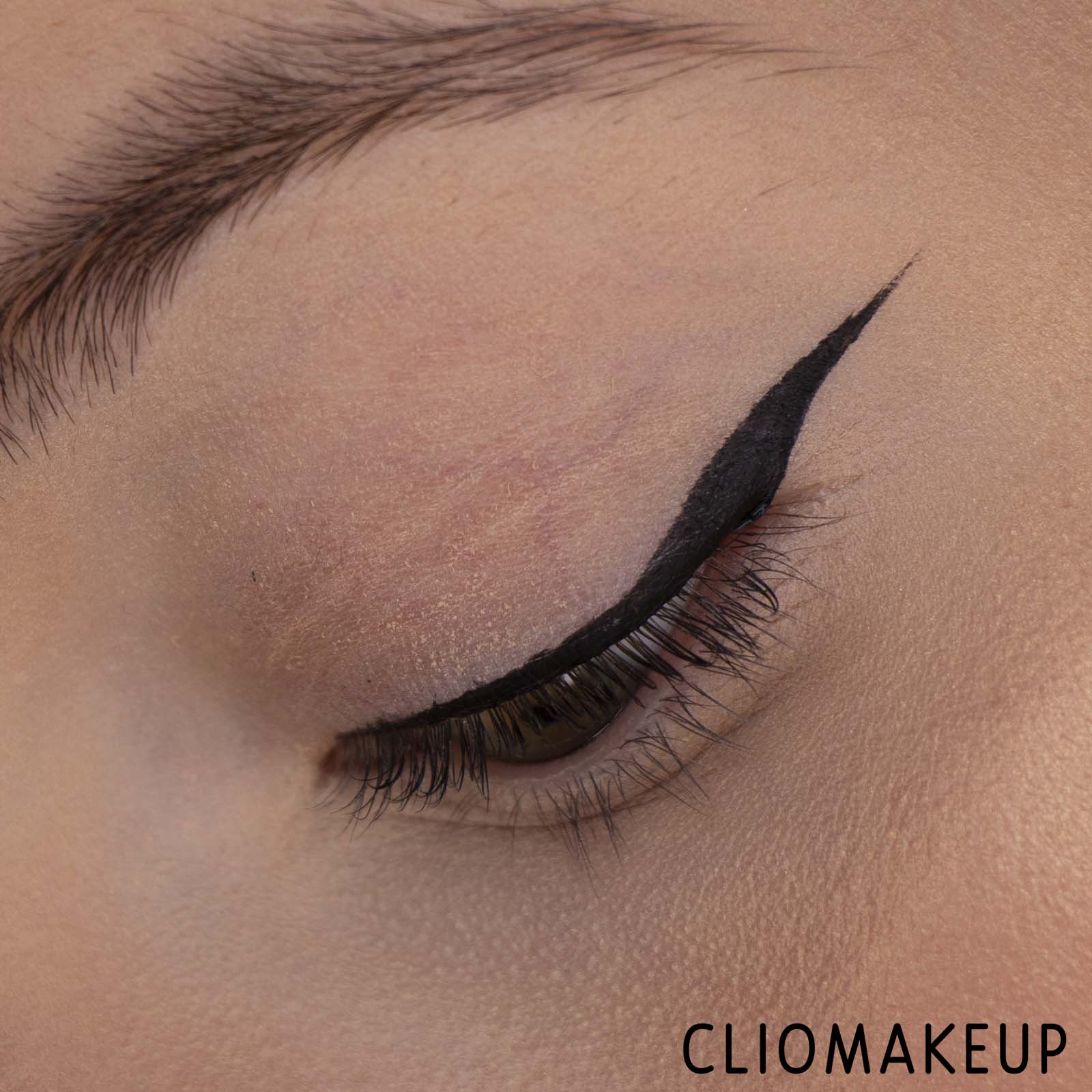 cliomakeup-Recensione-Recensione-Eyeliner-Catrice-24h-Brush-Liner-Eyeliner-13