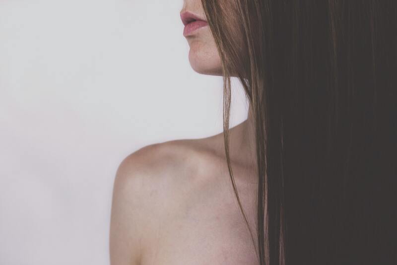 cliomakeup-come-scurire-i-capelli-scuri-naturali
