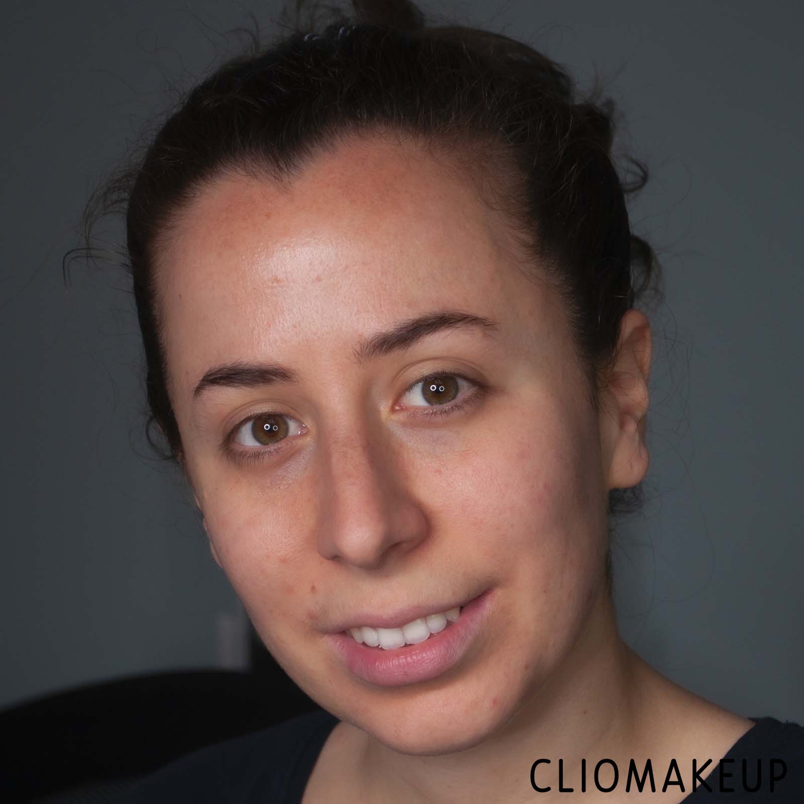 cliomakeup-recensione-fondotinta-fenty-beauty-eaze-drop-blurring-skin-tint-11