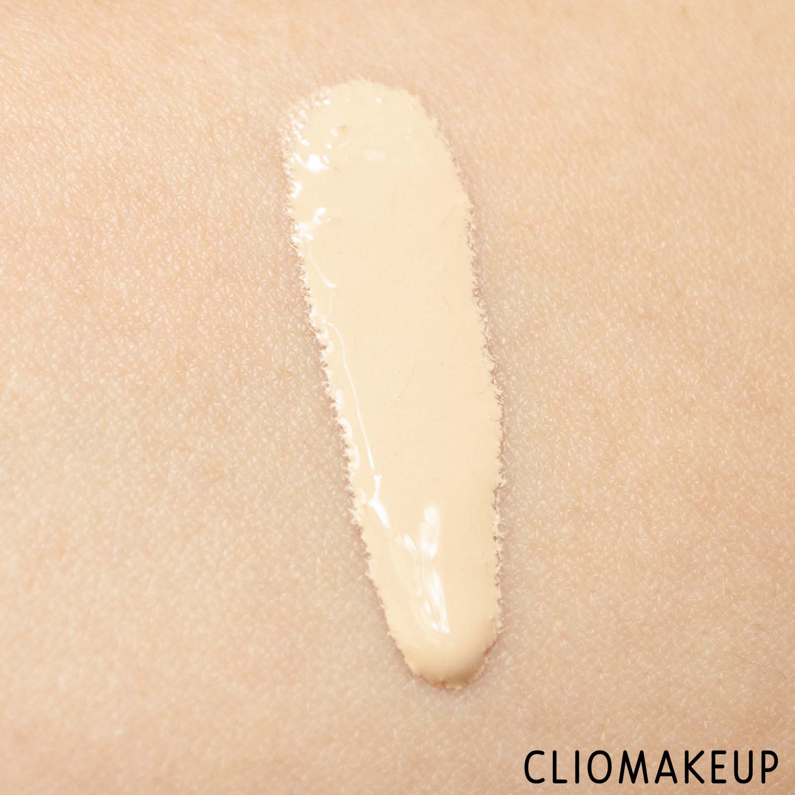 cliomakeup-recensione-fondotinta-fenty-beauty-eaze-drop-blurring-skin-tint-6