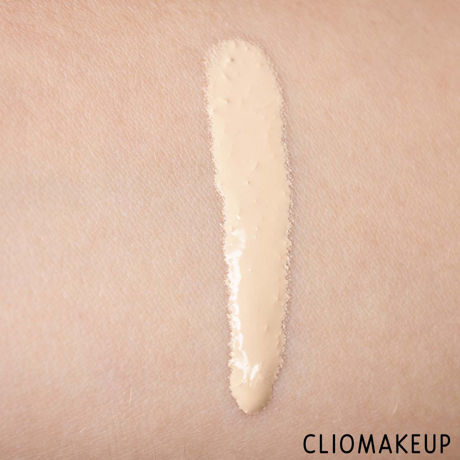 cliomakeup-recensione-fondotinta-fenty-beauty-eaze-drop-blurring-skin-tint-7