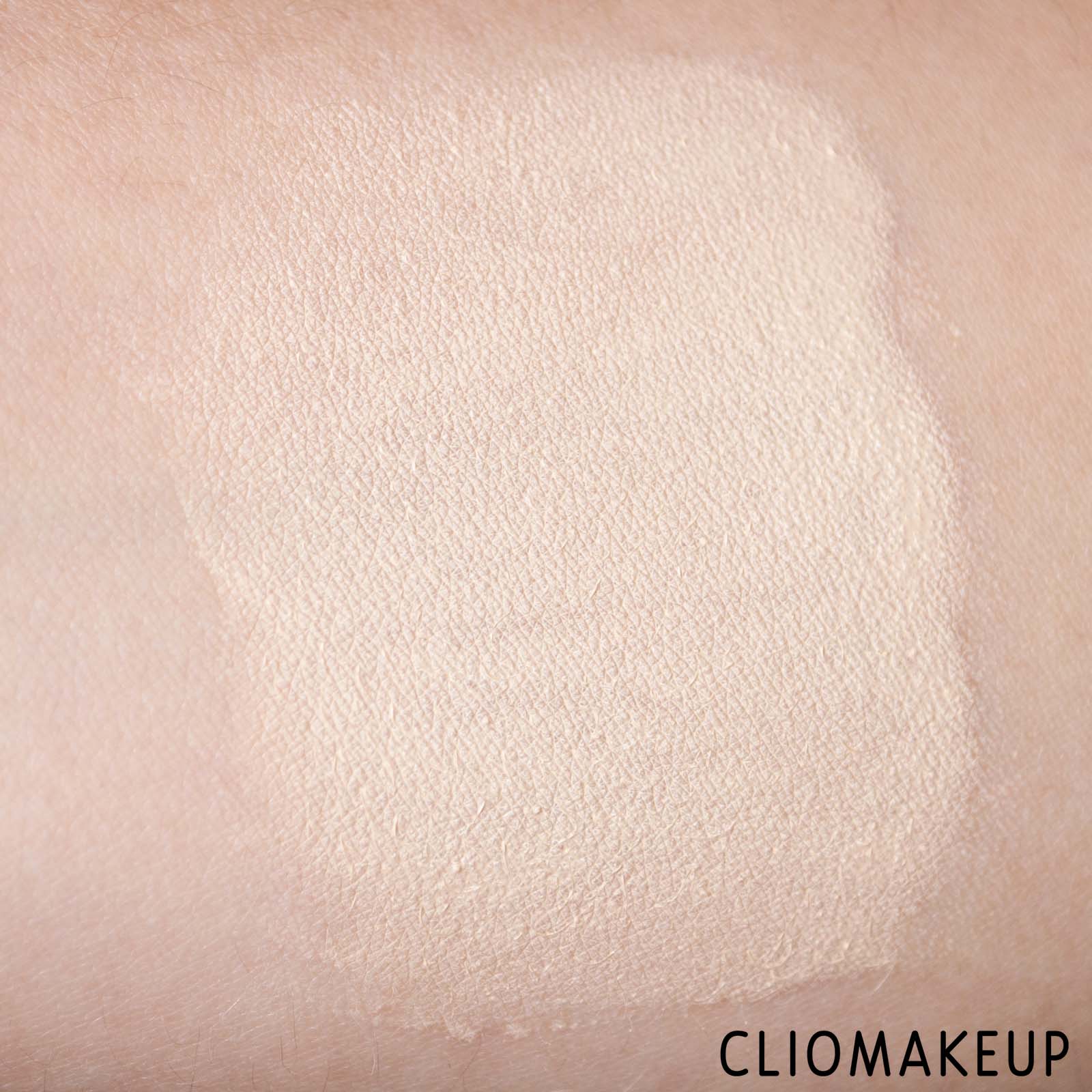 cliomakeup-recensione-fondotinta-fenty-beauty-eaze-drop-blurring-skin-tint-9