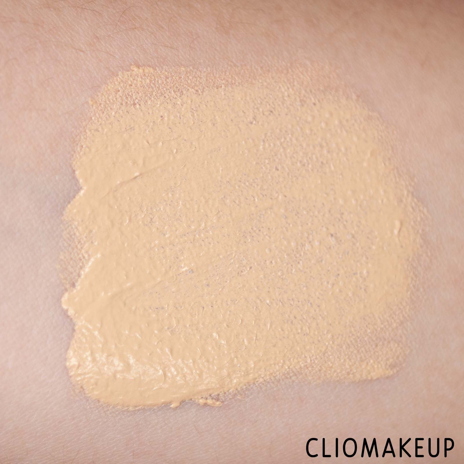 cliomakeup-recensione-fondotinta-lancome-skin-feels-good-hydrating-skin-tint-healthy-glow-spf-23-9