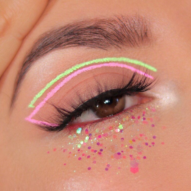 cliomakeup-trucco-primavera-2021-eyeliner-grafico